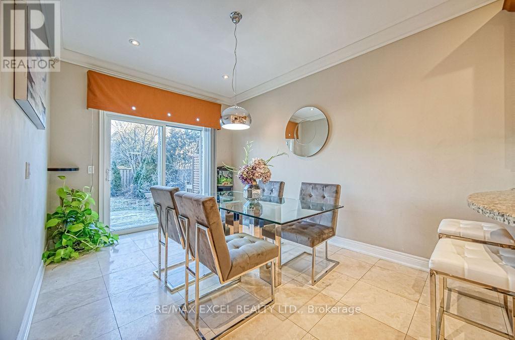 












166 TOWNSGATE DRIVE

,
Vaughan (Crestwood-Springfarm-Yorkhill),




Ontario
L4J8J5

