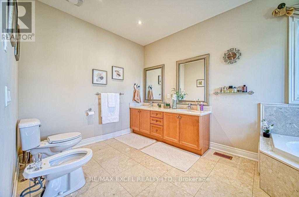 












166 TOWNSGATE DRIVE

,
Vaughan (Crestwood-Springfarm-Yorkhill),




Ontario
L4J8J5


