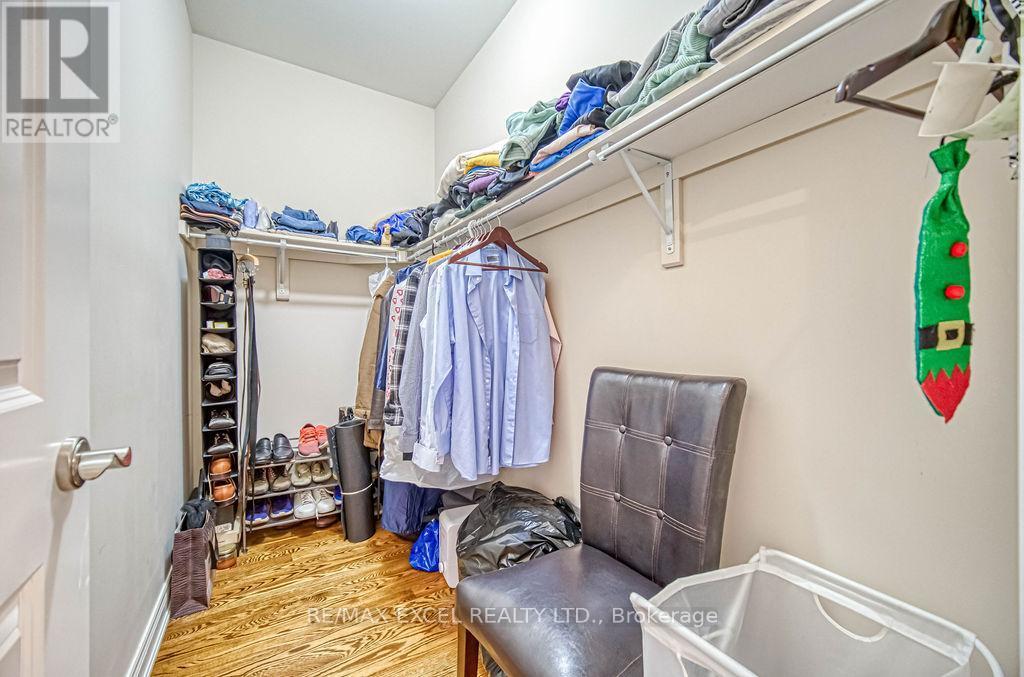 












166 TOWNSGATE DRIVE

,
Vaughan (Crestwood-Springfarm-Yorkhill),




Ontario
L4J8J5

