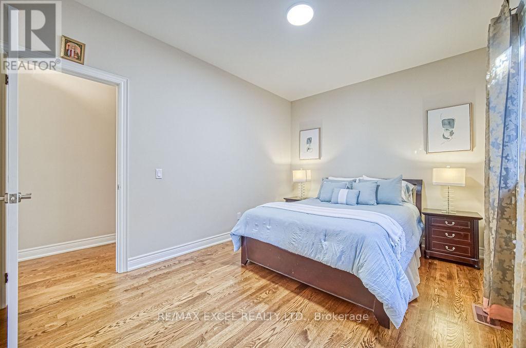 












166 TOWNSGATE DRIVE

,
Vaughan (Crestwood-Springfarm-Yorkhill),




Ontario
L4J8J5

