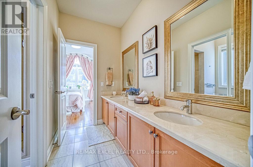 












166 TOWNSGATE DRIVE

,
Vaughan (Crestwood-Springfarm-Yorkhill),




Ontario
L4J8J5

