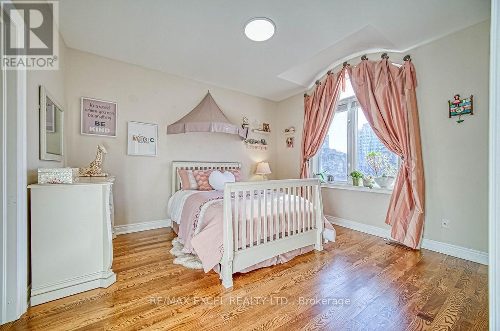 












166 TOWNSGATE DRIVE

,
Vaughan (Crestwood-Springfarm-Yorkhill),




Ontario
L4J8J5

