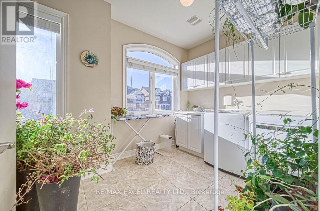 












166 TOWNSGATE DRIVE

,
Vaughan (Crestwood-Springfarm-Yorkhill),




Ontario
L4J8J5

