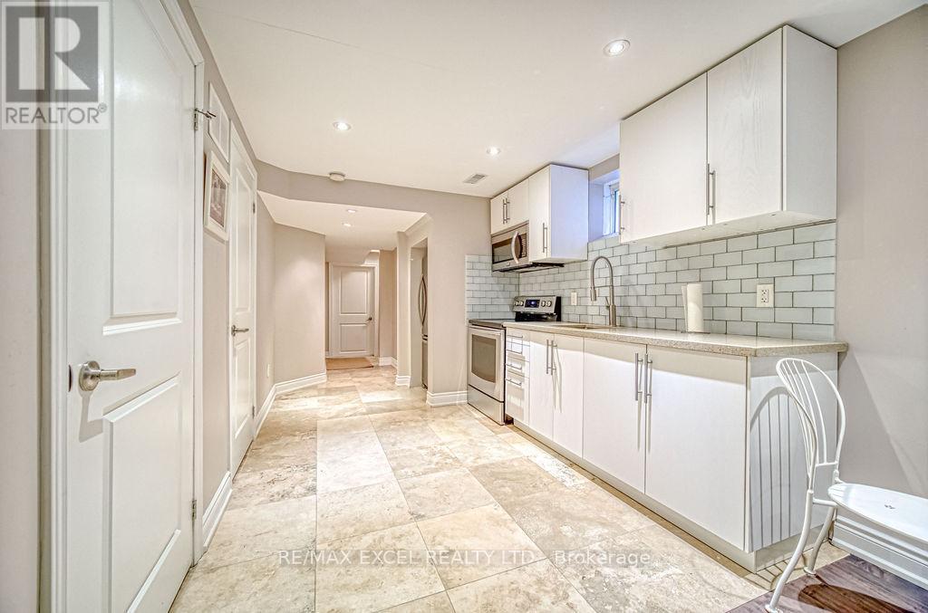 












166 TOWNSGATE DRIVE

,
Vaughan (Crestwood-Springfarm-Yorkhill),




Ontario
L4J8J5


