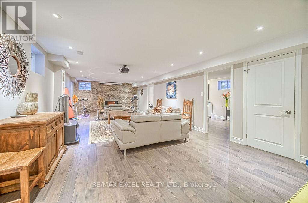 












166 TOWNSGATE DRIVE

,
Vaughan (Crestwood-Springfarm-Yorkhill),




Ontario
L4J8J5

