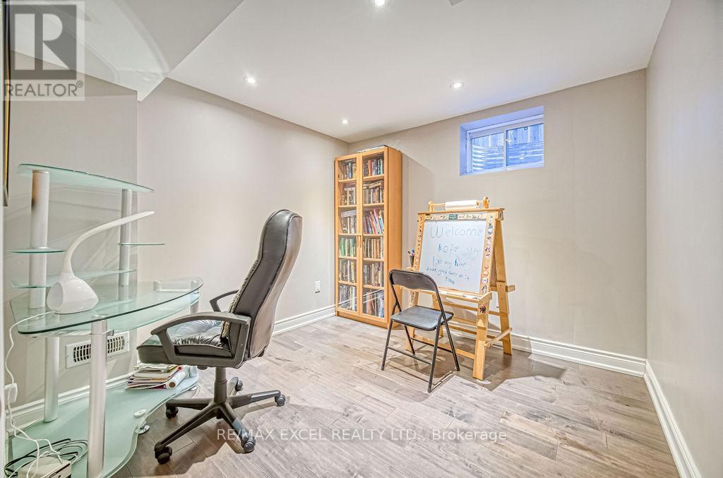 












166 TOWNSGATE DRIVE

,
Vaughan (Crestwood-Springfarm-Yorkhill),




Ontario
L4J8J5

