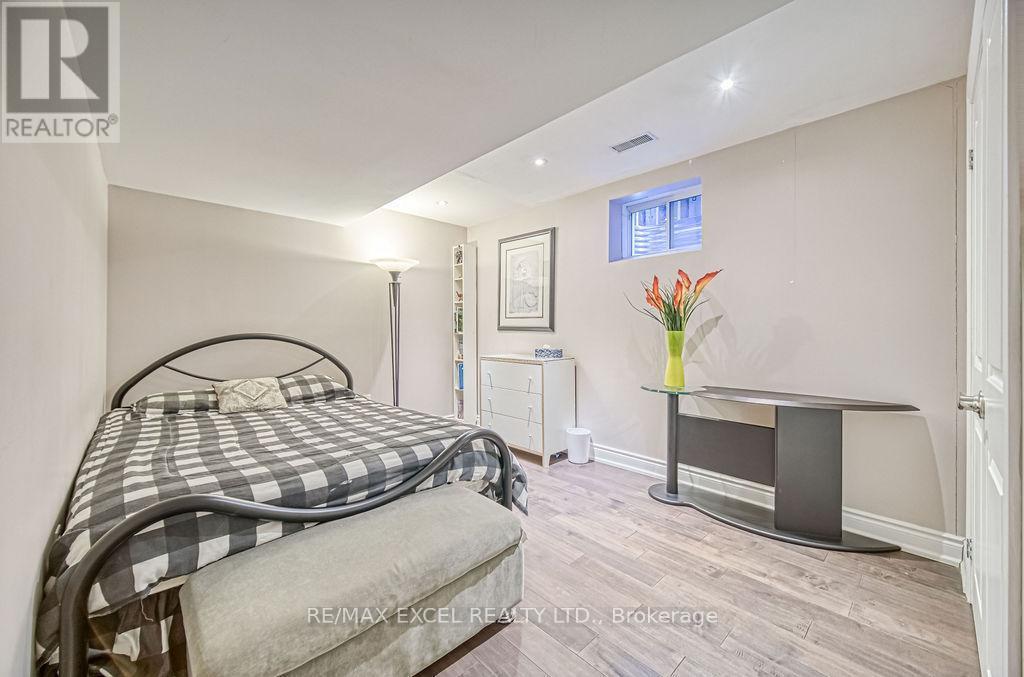 












166 TOWNSGATE DRIVE

,
Vaughan (Crestwood-Springfarm-Yorkhill),




Ontario
L4J8J5


