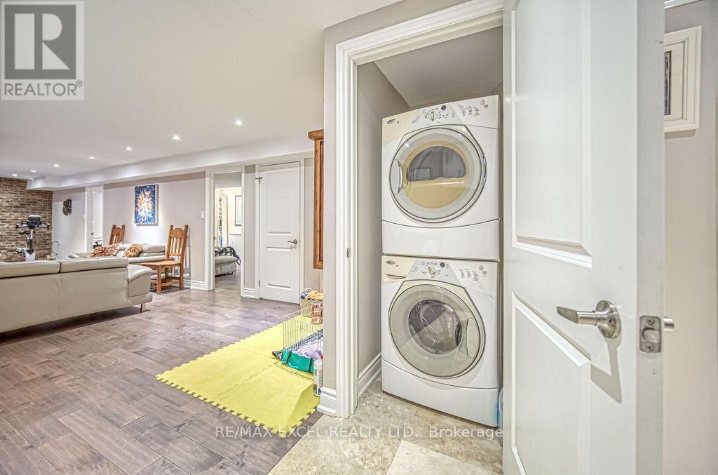 












166 TOWNSGATE DRIVE

,
Vaughan (Crestwood-Springfarm-Yorkhill),




Ontario
L4J8J5


