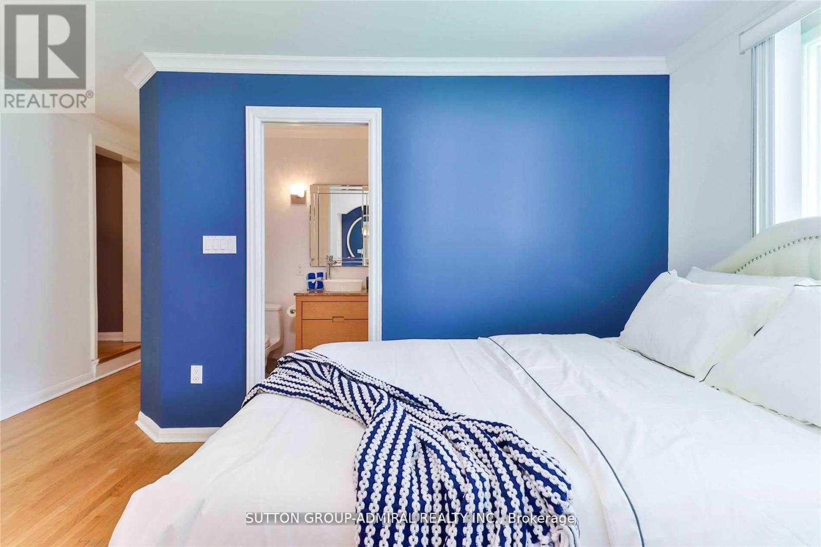 












135 ELGIN STREET

,
Markham (Thornhill),




Ontario
L3T1W7

