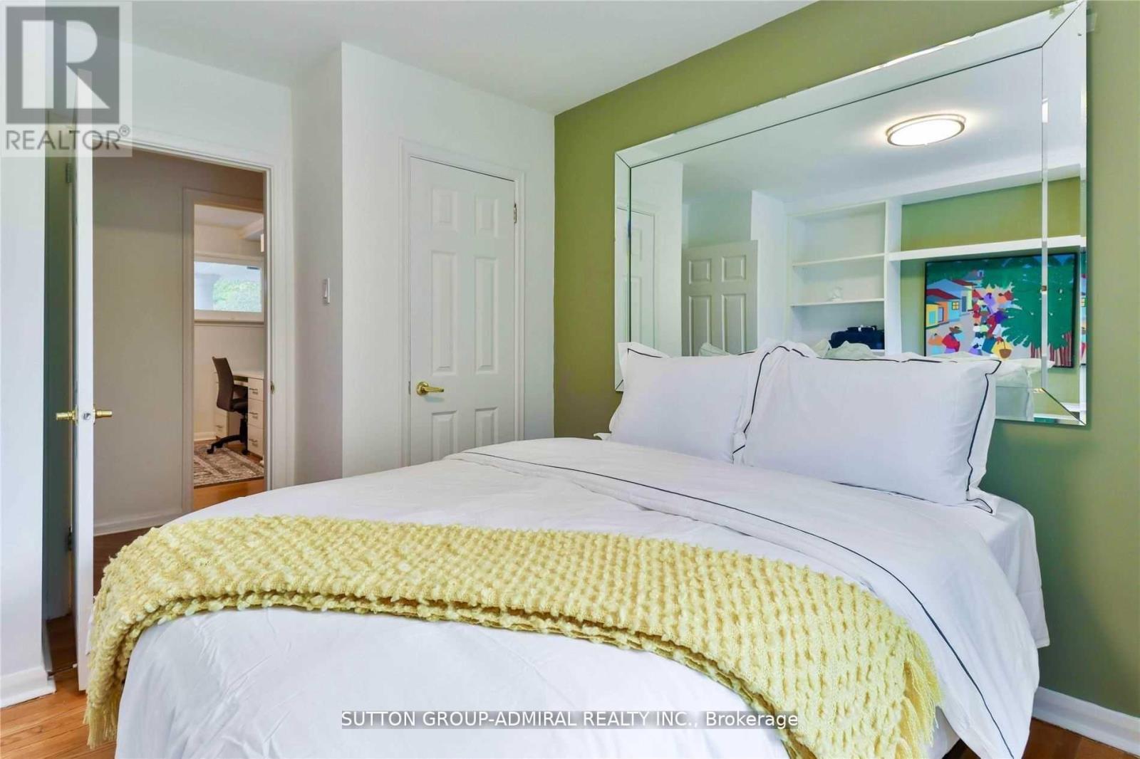 












135 ELGIN STREET

,
Markham (Thornhill),




Ontario
L3T1W7

