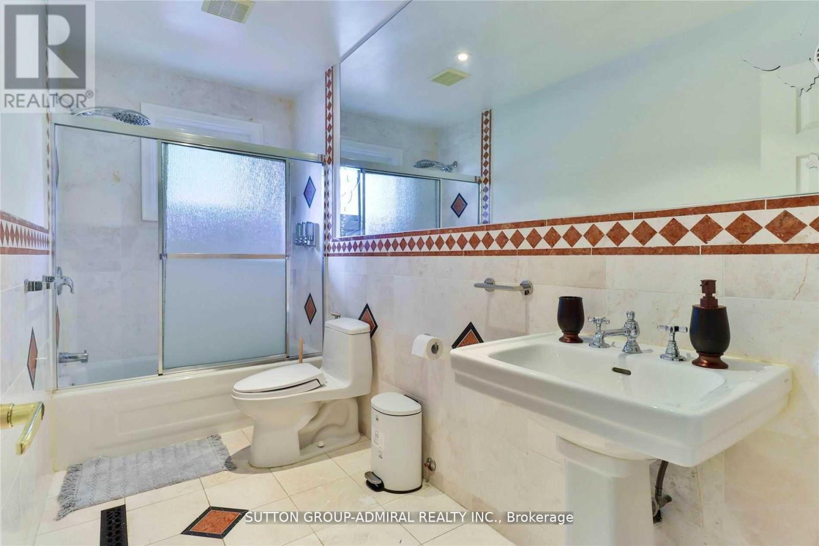 












135 ELGIN STREET

,
Markham (Thornhill),




Ontario
L3T1W7

