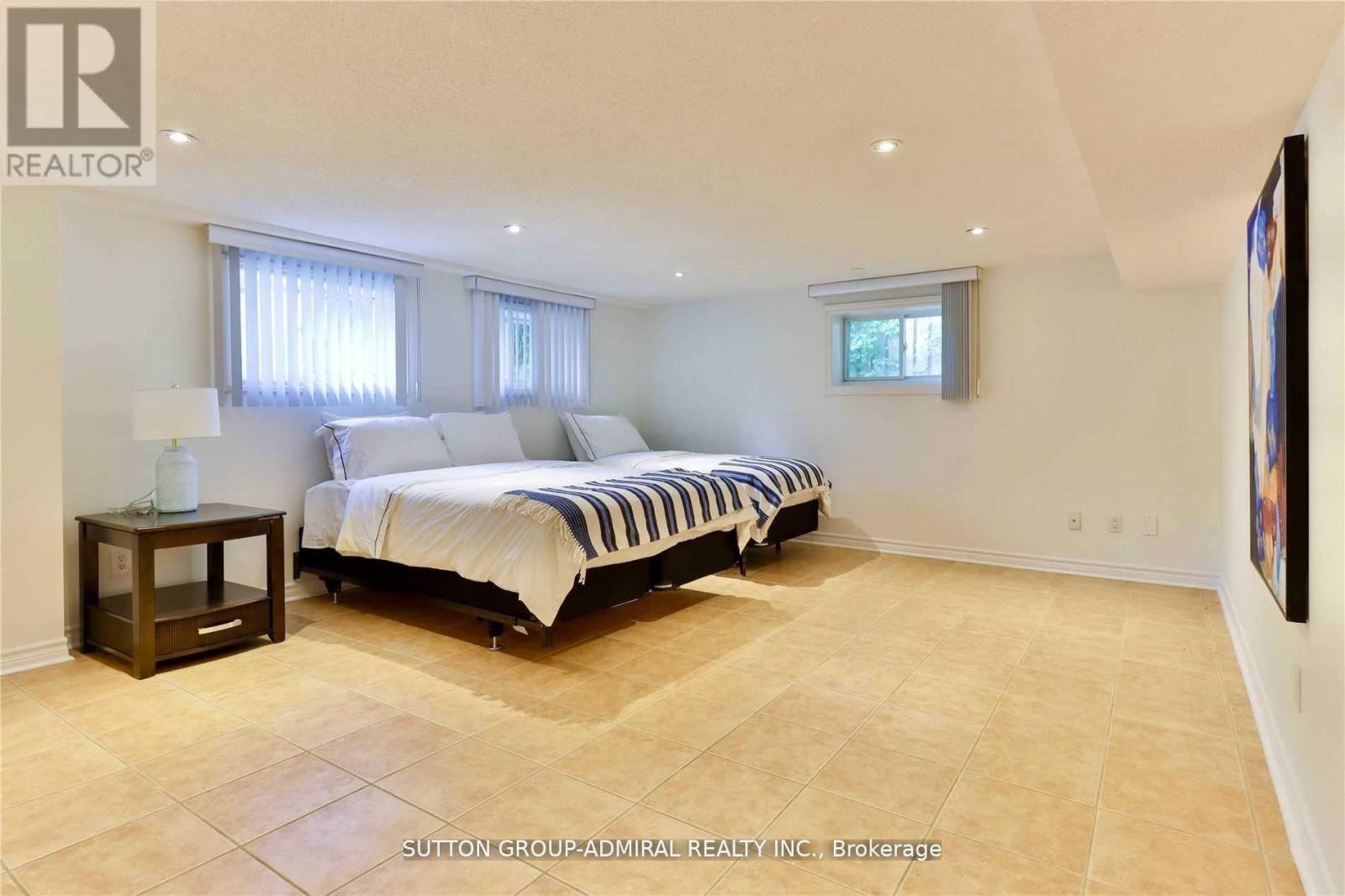 












135 ELGIN STREET

,
Markham (Thornhill),




Ontario
L3T1W7

