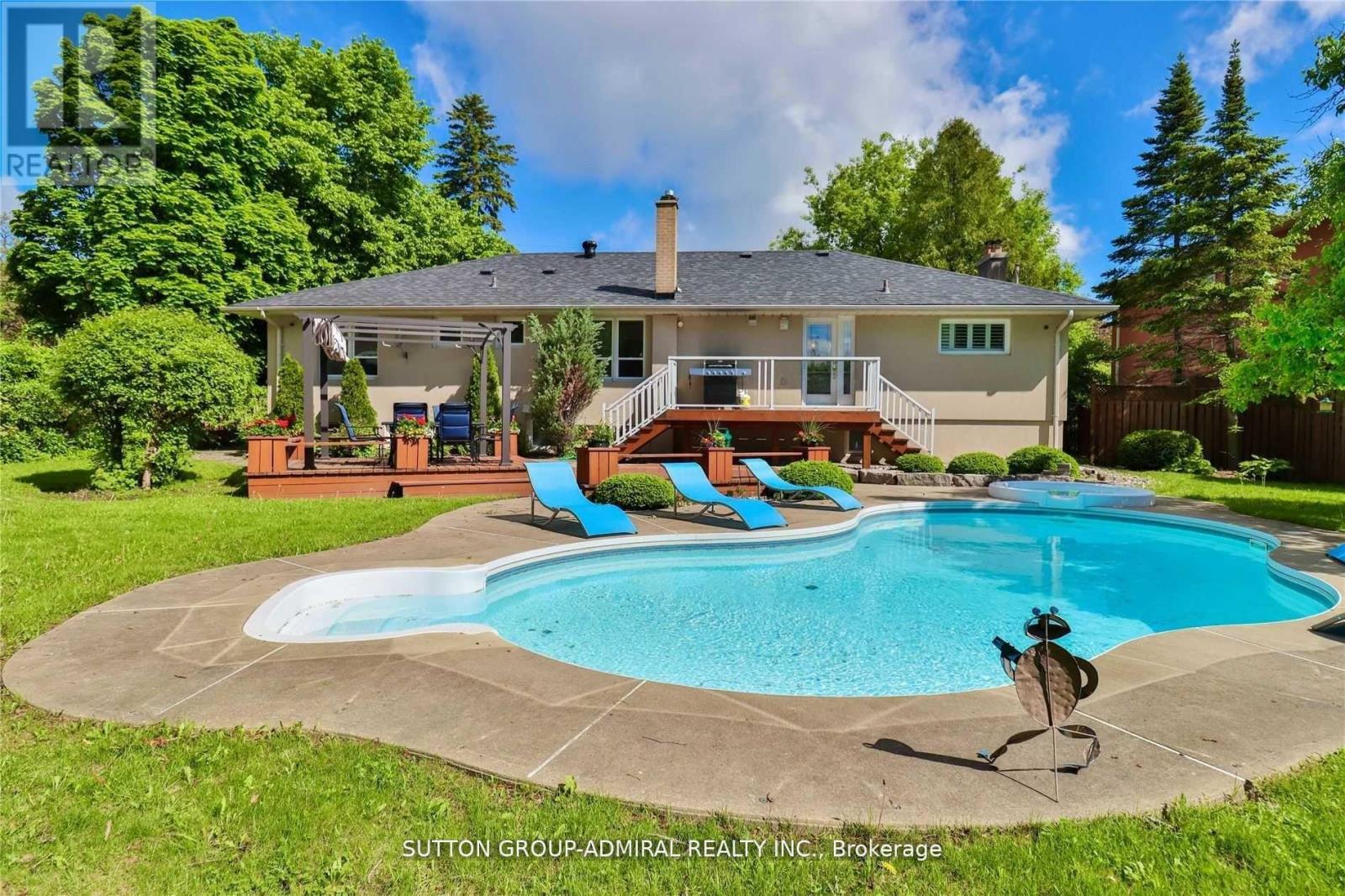 












135 ELGIN STREET

,
Markham (Thornhill),




Ontario
L3T1W7

