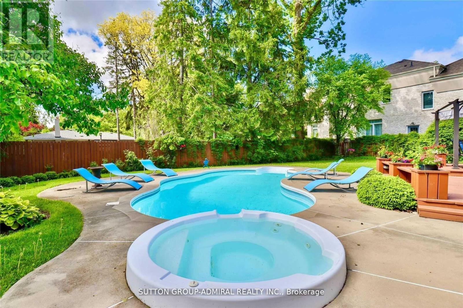 












135 ELGIN STREET

,
Markham (Thornhill),




Ontario
L3T1W7

