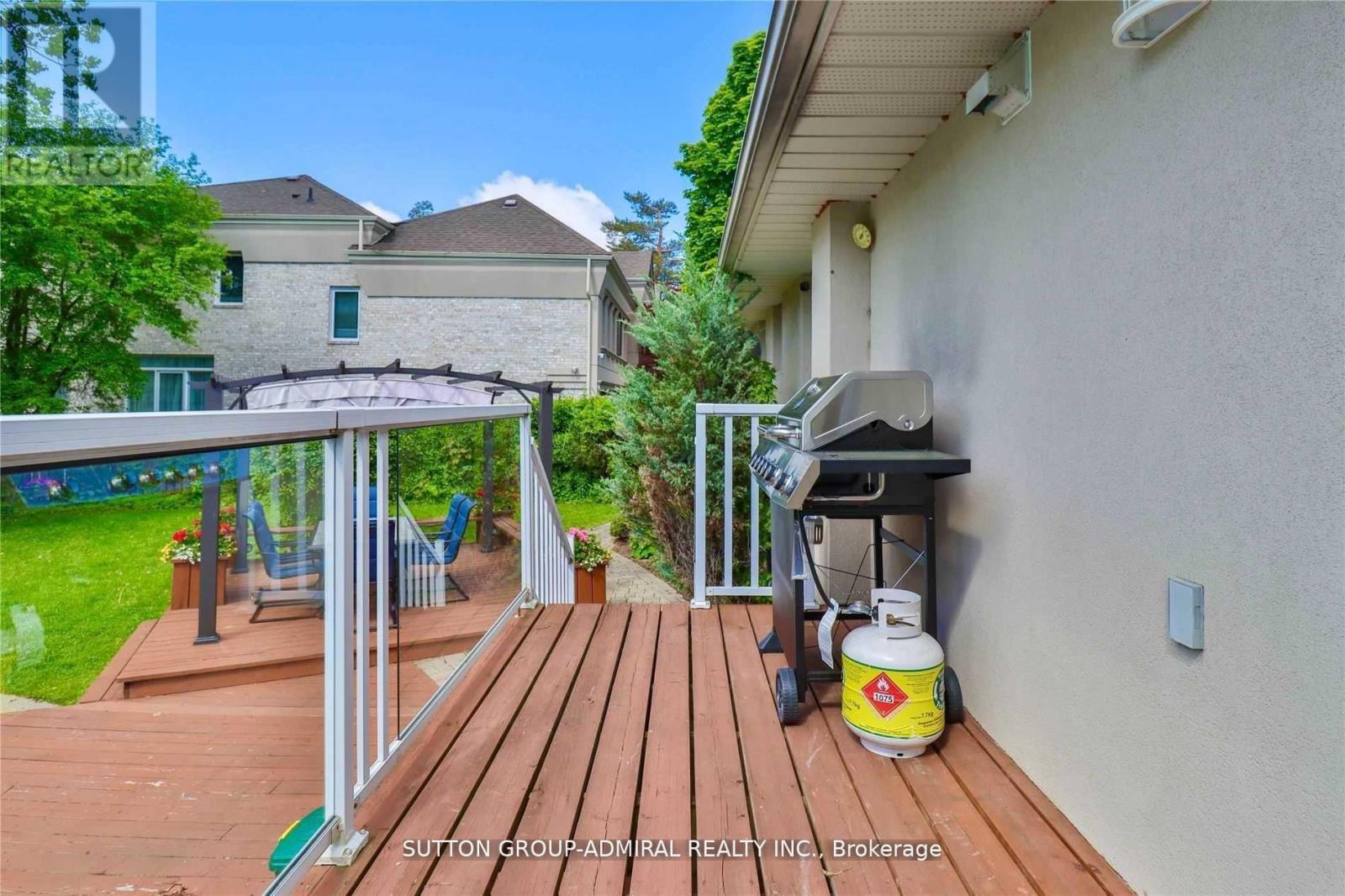 












135 ELGIN STREET

,
Markham (Thornhill),




Ontario
L3T1W7

