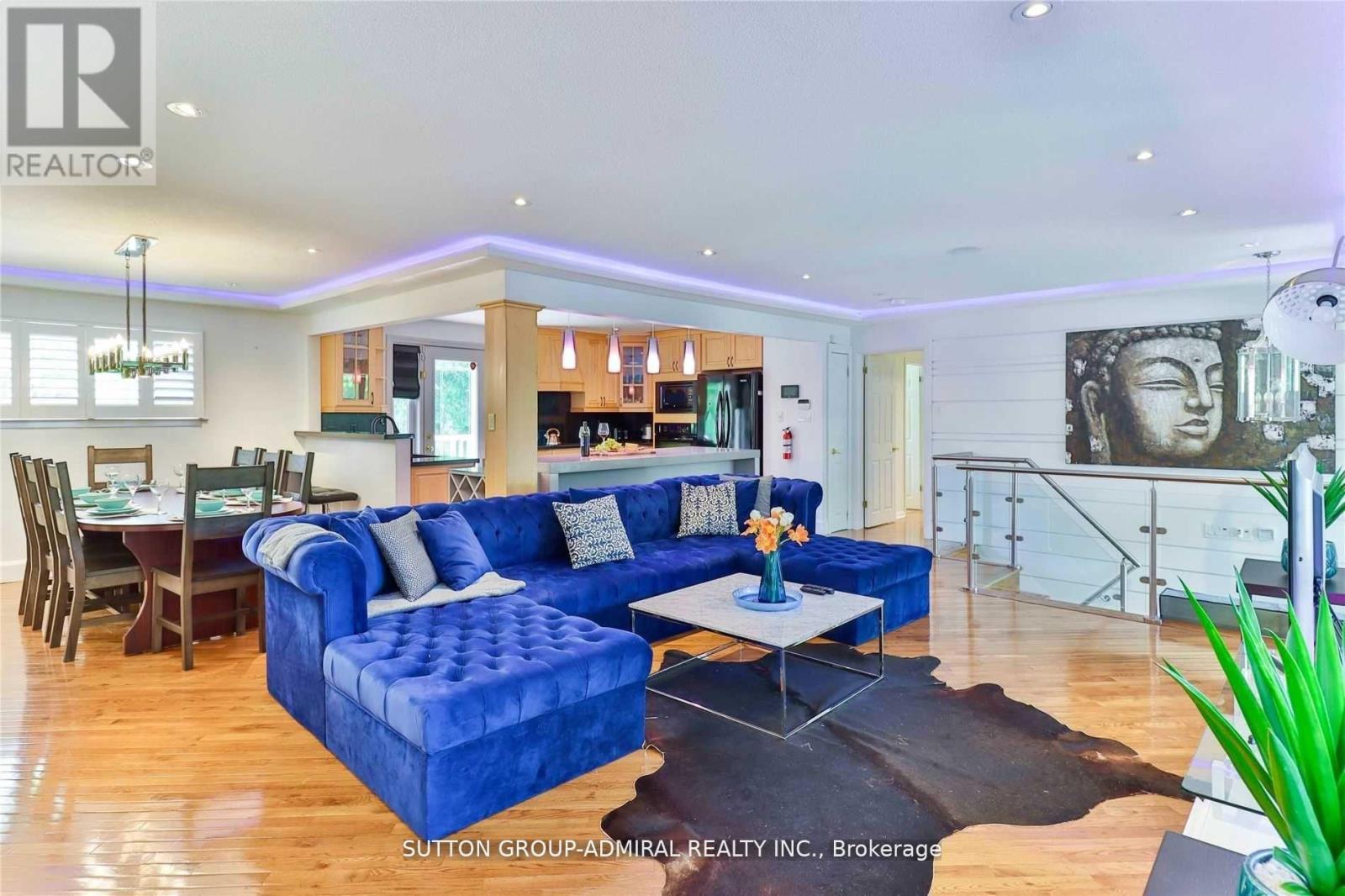 












135 ELGIN STREET

,
Markham (Thornhill),




Ontario
L3T1W7

