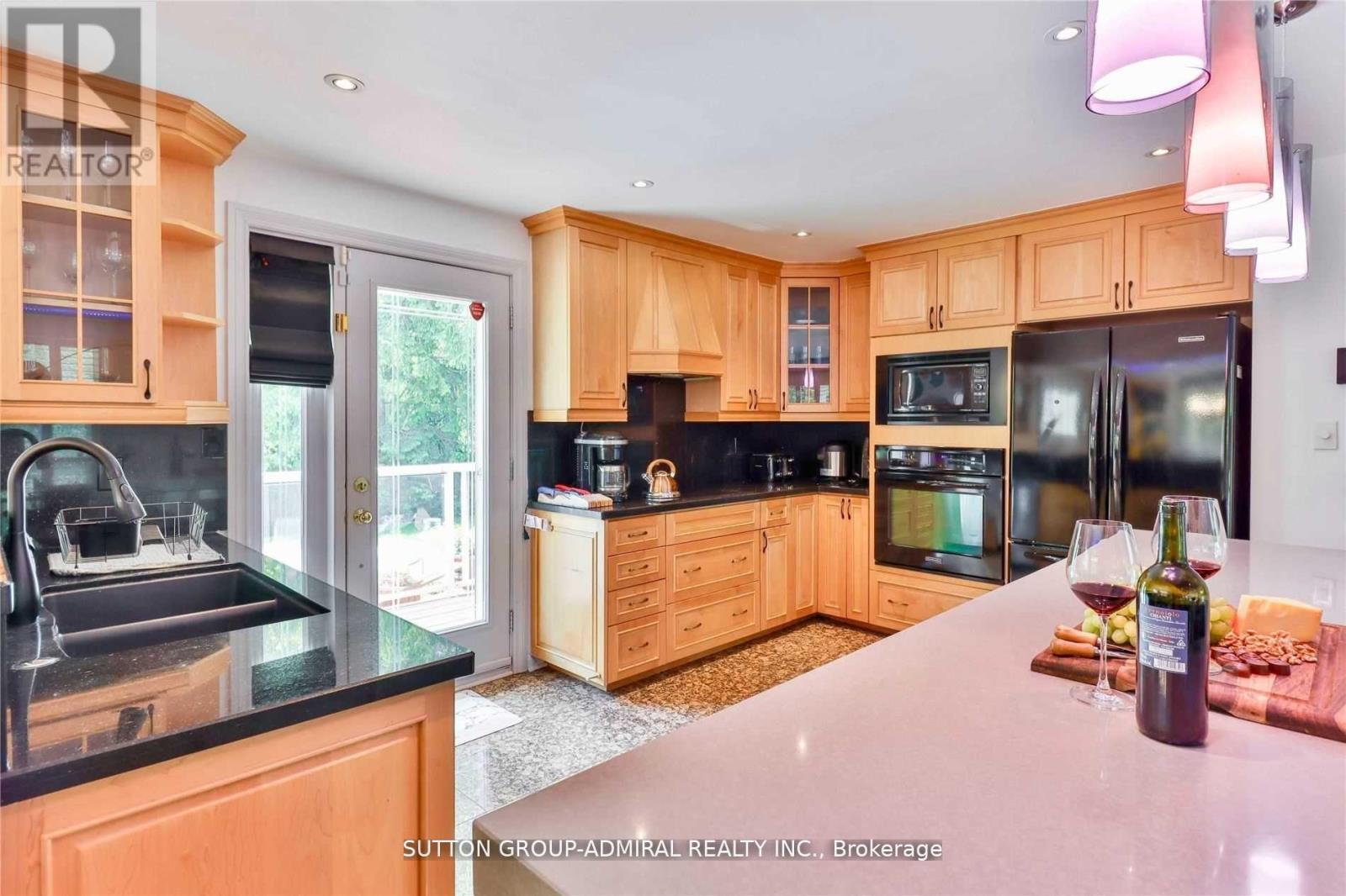 












135 ELGIN STREET

,
Markham (Thornhill),




Ontario
L3T1W7

