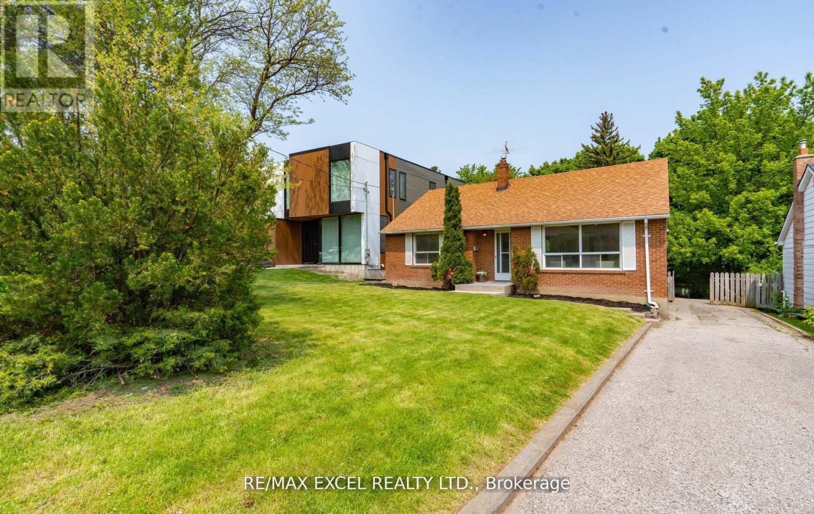 












104 HIGHLAND PARK BOULEVARD

,
Markham (Grandview),




Ontario
L3T1B7

