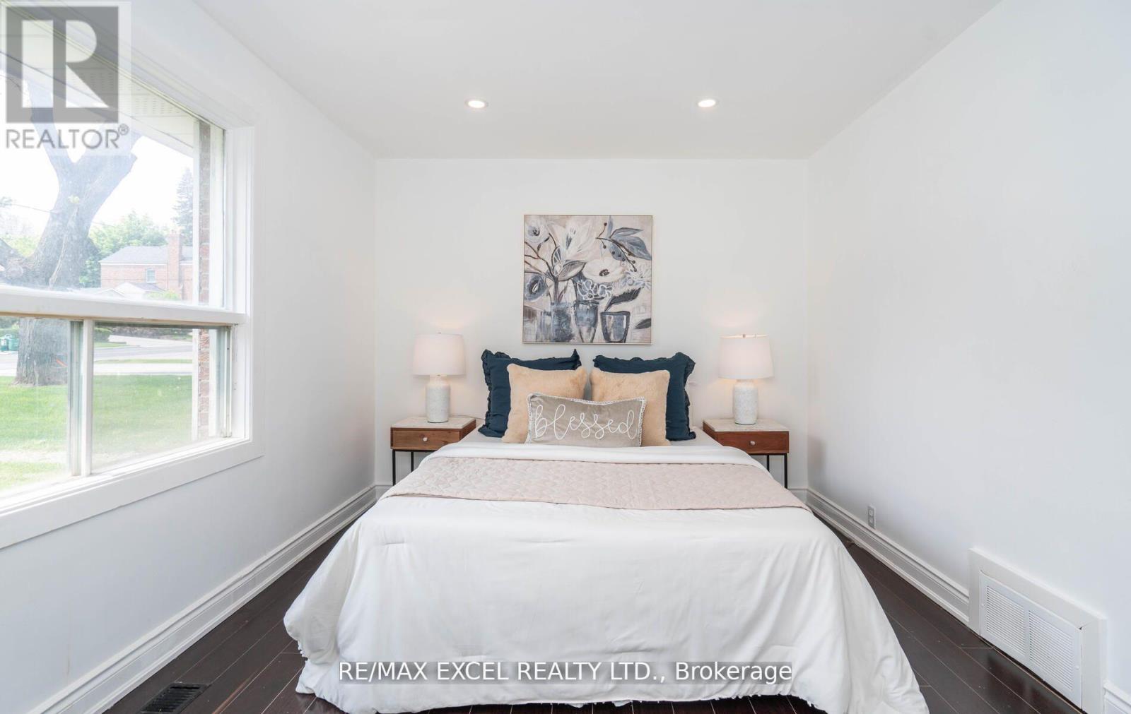 












104 HIGHLAND PARK BOULEVARD

,
Markham (Grandview),




Ontario
L3T1B7

