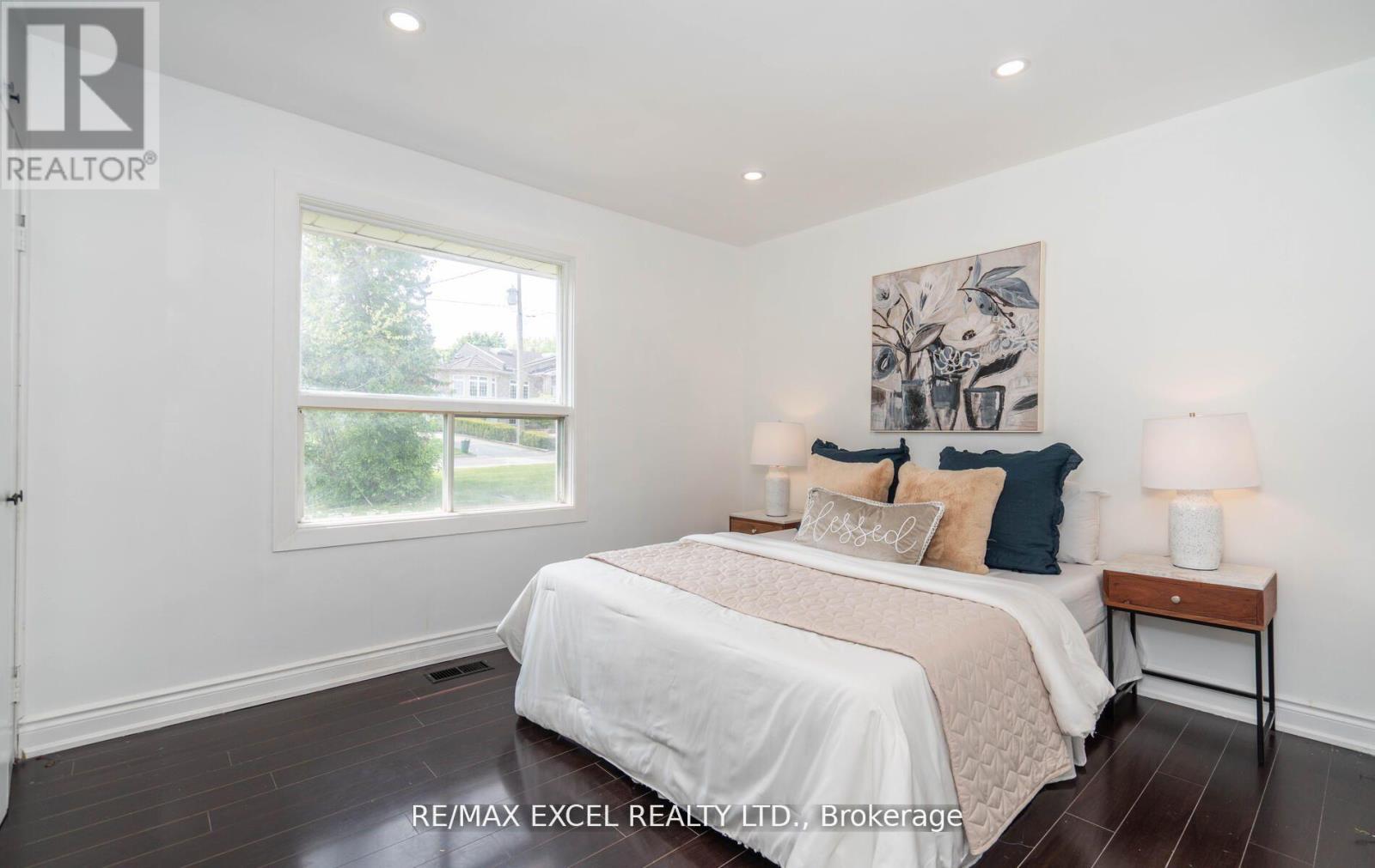 












104 HIGHLAND PARK BOULEVARD

,
Markham (Grandview),




Ontario
L3T1B7

