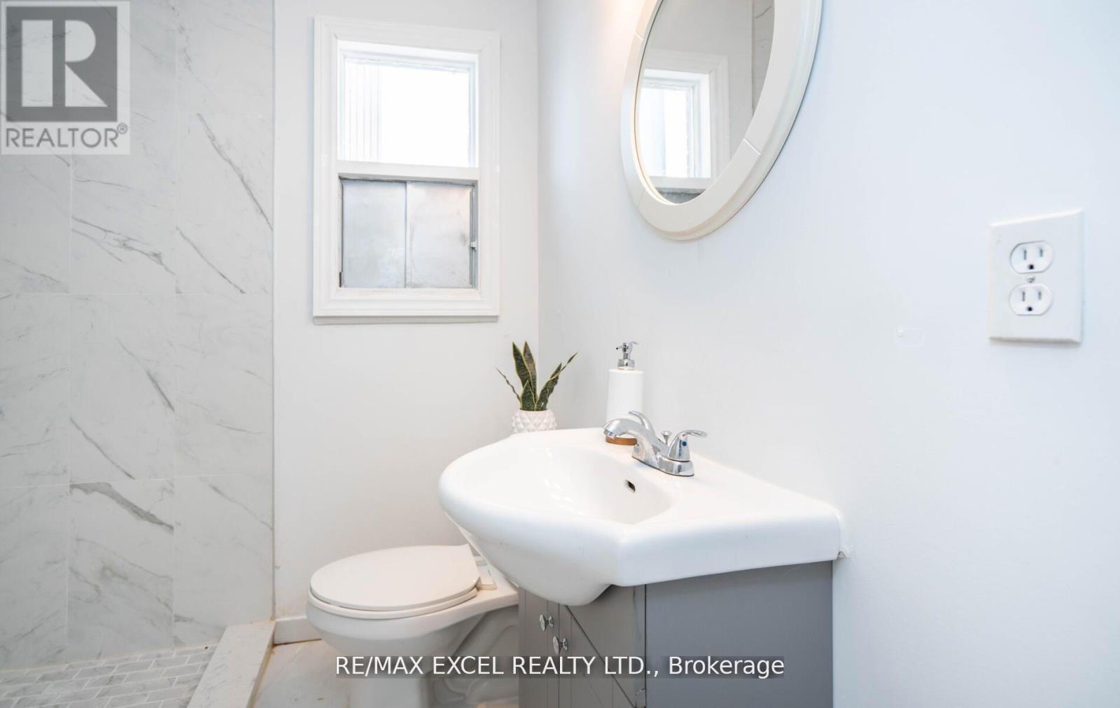 












104 HIGHLAND PARK BOULEVARD

,
Markham (Grandview),




Ontario
L3T1B7

