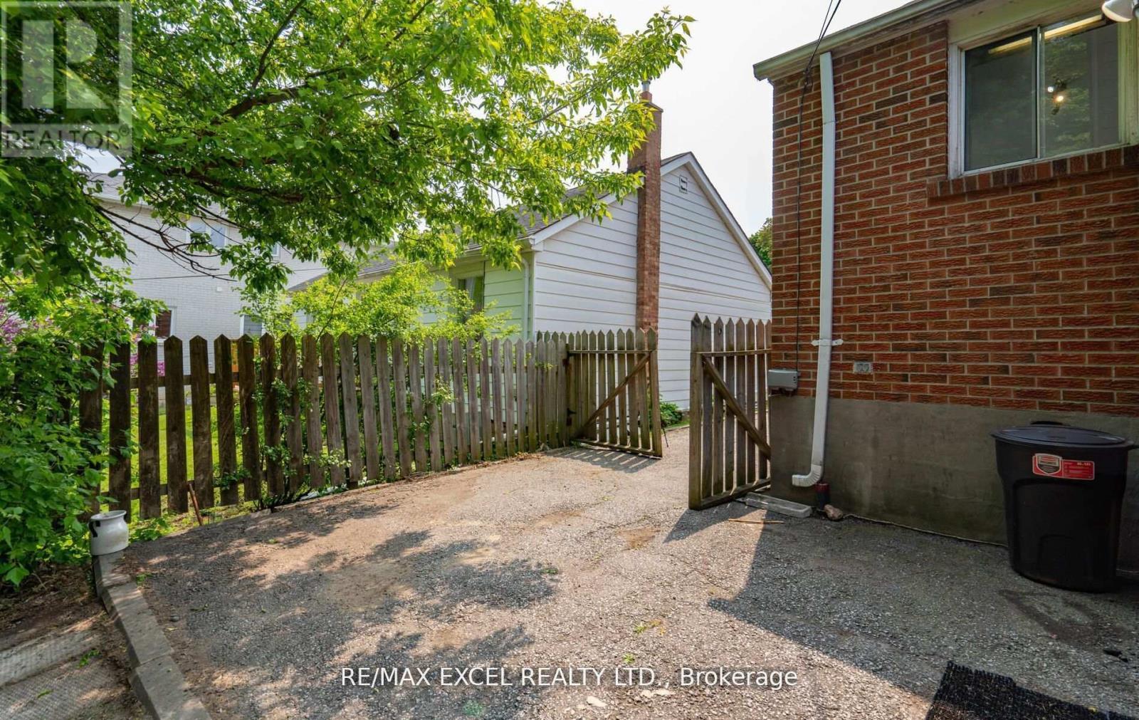 












104 HIGHLAND PARK BOULEVARD

,
Markham (Grandview),




Ontario
L3T1B7

