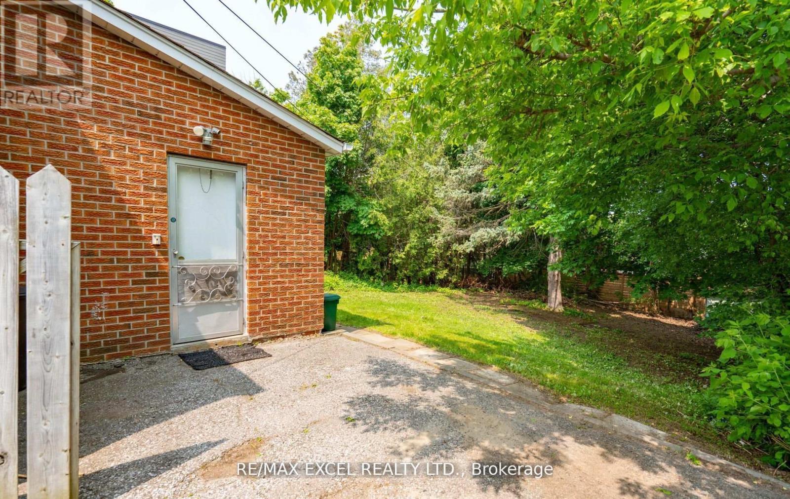 












104 HIGHLAND PARK BOULEVARD

,
Markham (Grandview),




Ontario
L3T1B7

