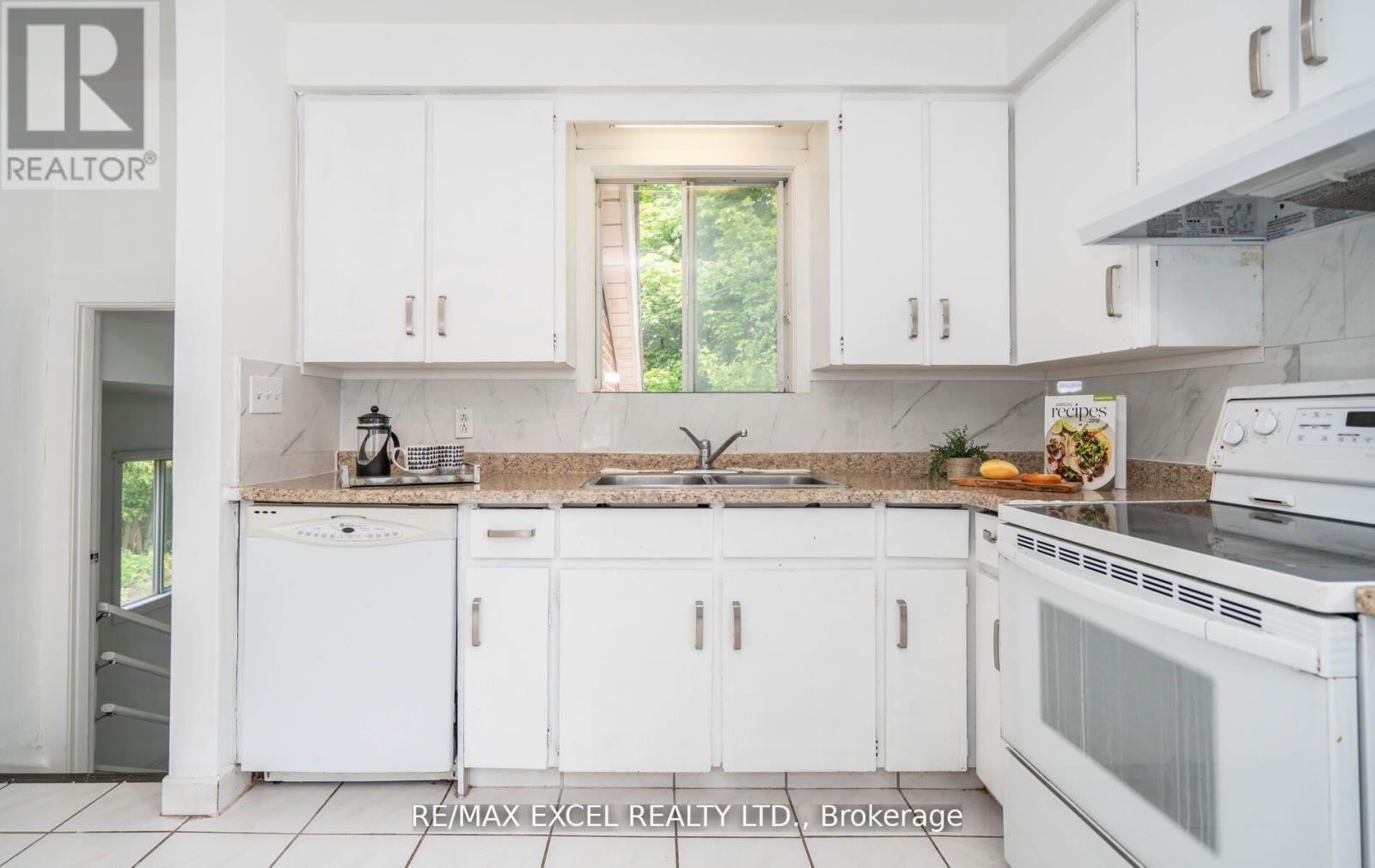 












104 HIGHLAND PARK BOULEVARD

,
Markham (Grandview),




Ontario
L3T1B7

