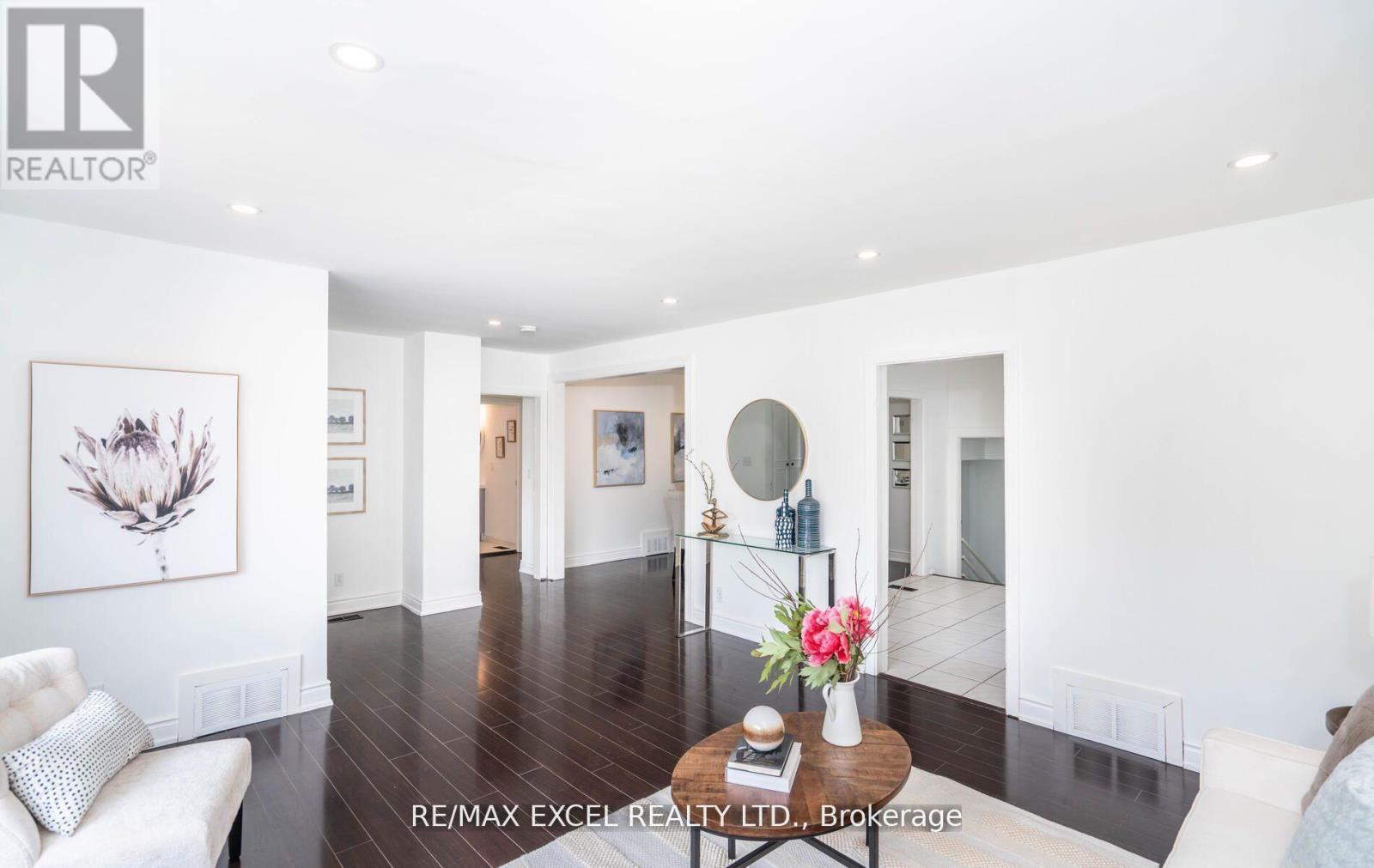 












104 HIGHLAND PARK BOULEVARD

,
Markham (Grandview),




Ontario
L3T1B7

