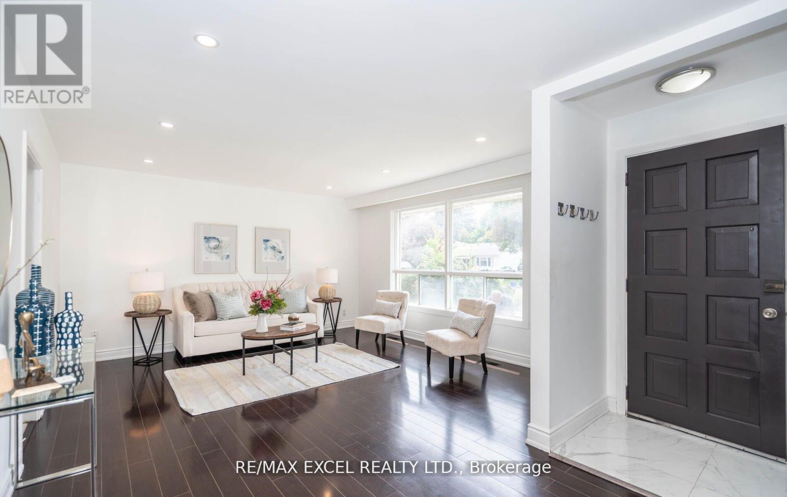












104 HIGHLAND PARK BOULEVARD

,
Markham (Grandview),




Ontario
L3T1B7

