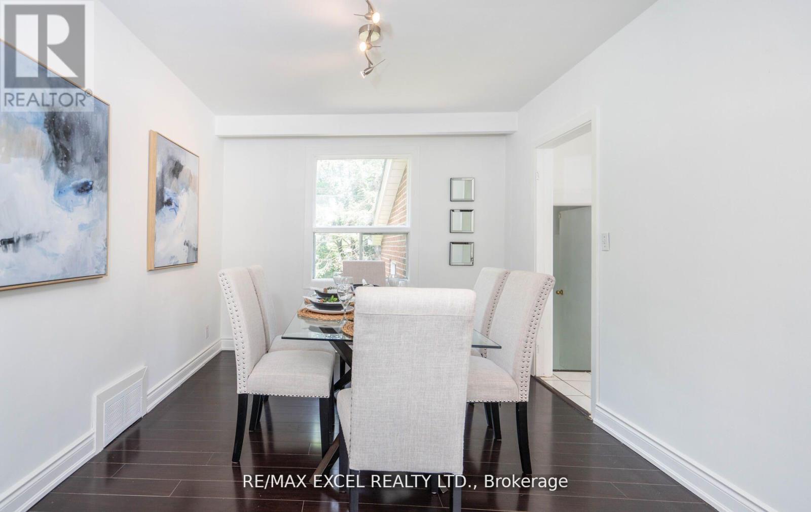 












104 HIGHLAND PARK BOULEVARD

,
Markham (Grandview),




Ontario
L3T1B7

