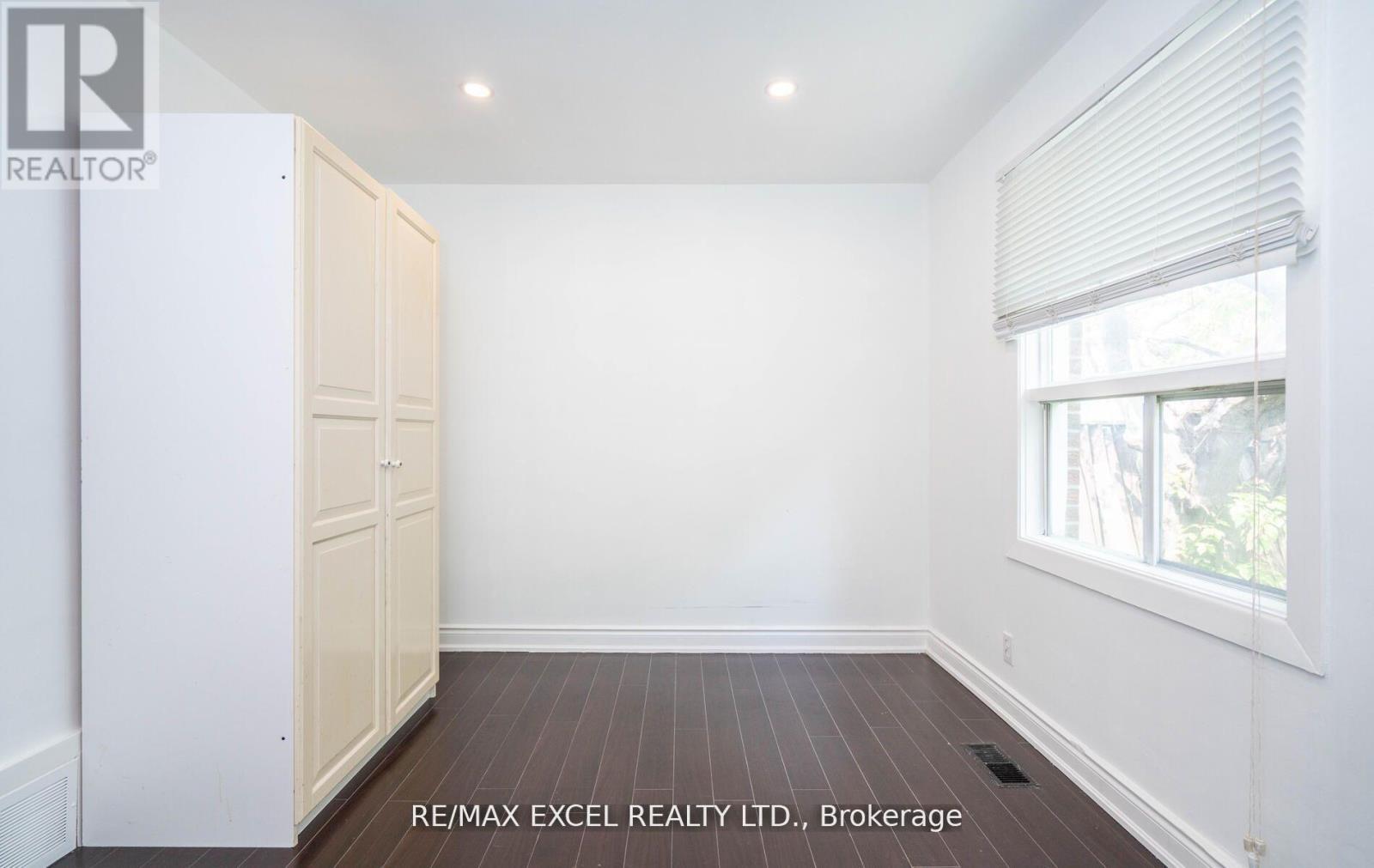 












104 HIGHLAND PARK BOULEVARD

,
Markham (Grandview),




Ontario
L3T1B7

