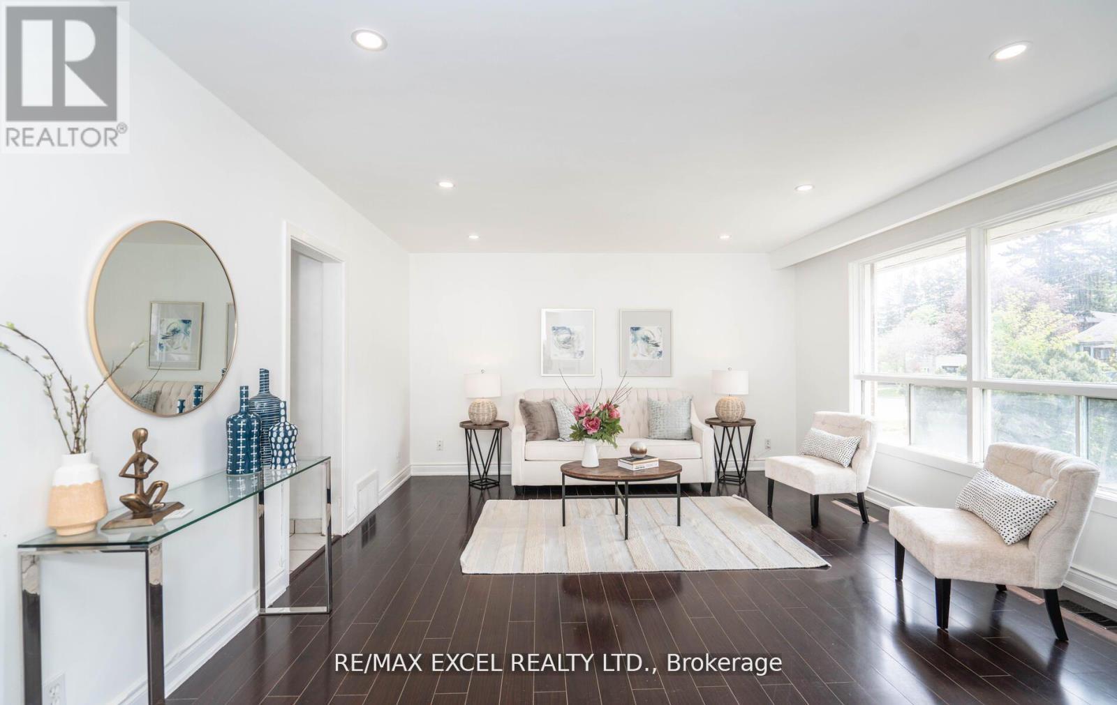 












104 HIGHLAND PARK BOULEVARD

,
Markham (Grandview),




Ontario
L3T1B7

