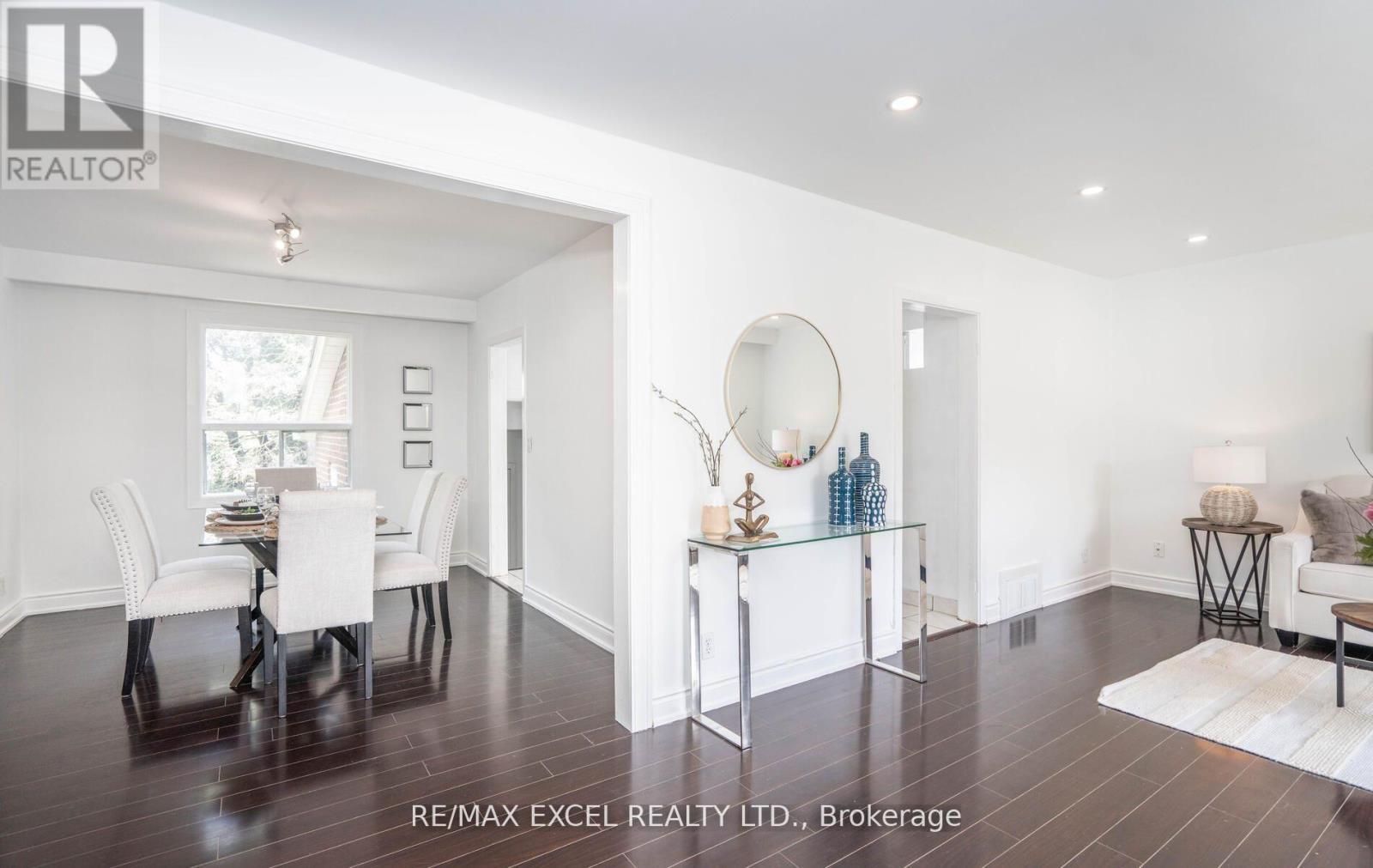 












104 HIGHLAND PARK BOULEVARD

,
Markham (Grandview),




Ontario
L3T1B7

