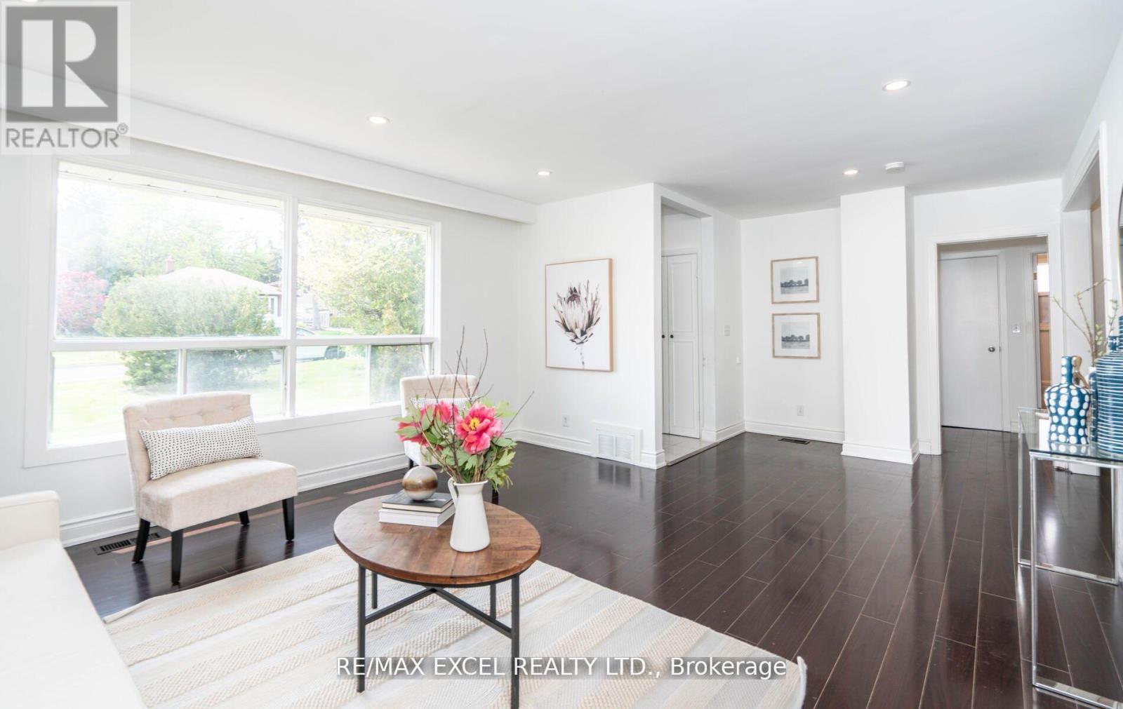 












104 HIGHLAND PARK BOULEVARD

,
Markham (Grandview),




Ontario
L3T1B7

