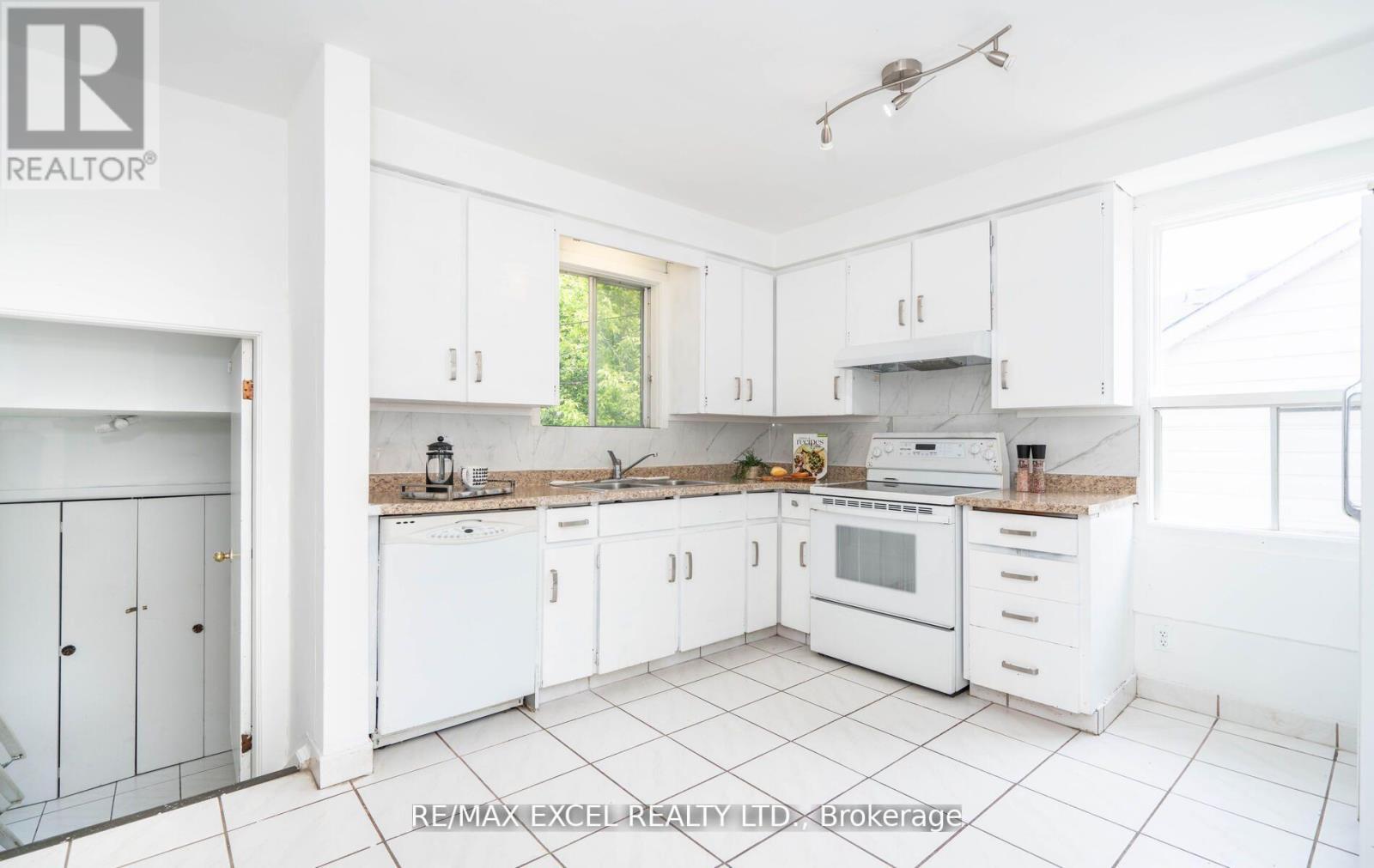 












104 HIGHLAND PARK BOULEVARD

,
Markham (Grandview),




Ontario
L3T1B7

