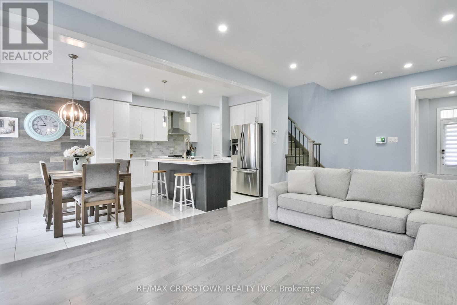 












25 PIERCE PLACE

,
New Tecumseth (Tottenham),




Ontario
L0G1W0

