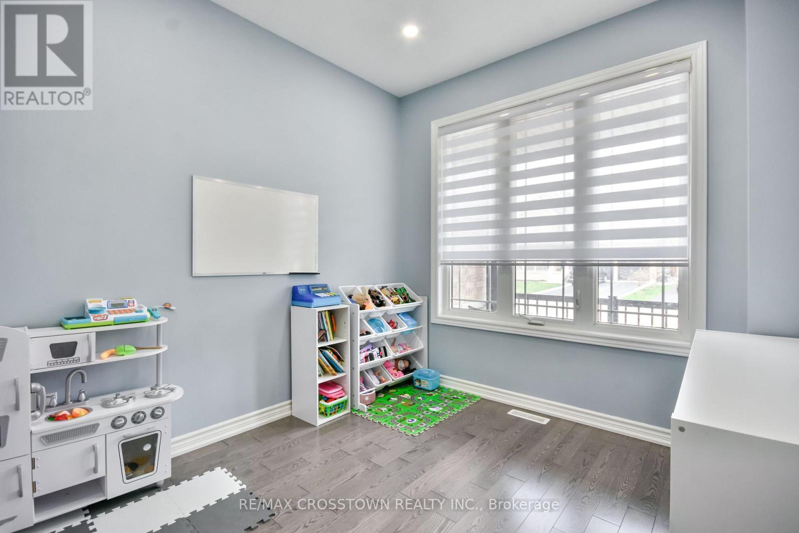 












25 PIERCE PLACE

,
New Tecumseth (Tottenham),




Ontario
L0G1W0

