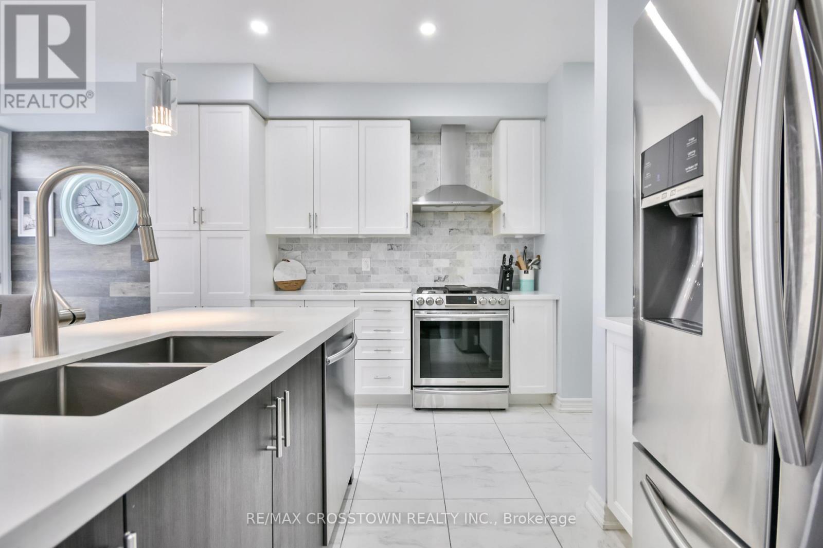 












25 PIERCE PLACE

,
New Tecumseth (Tottenham),




Ontario
L0G1W0

