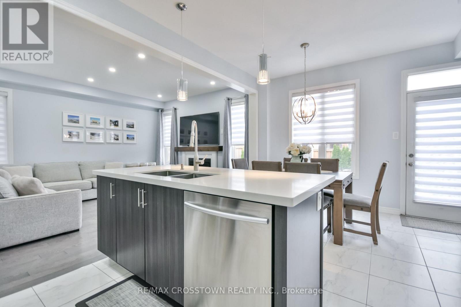 












25 PIERCE PLACE

,
New Tecumseth (Tottenham),




Ontario
L0G1W0


