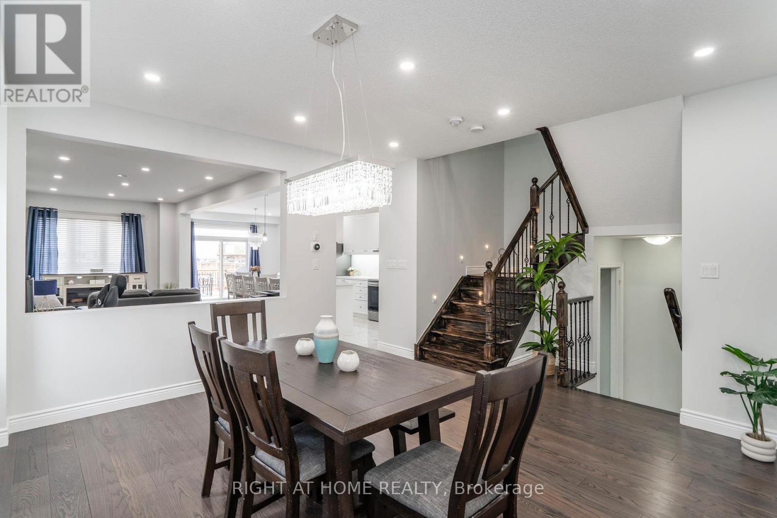












22 SASCO WAY

,
Essa (Angus),




Ontario
L3W0C8

