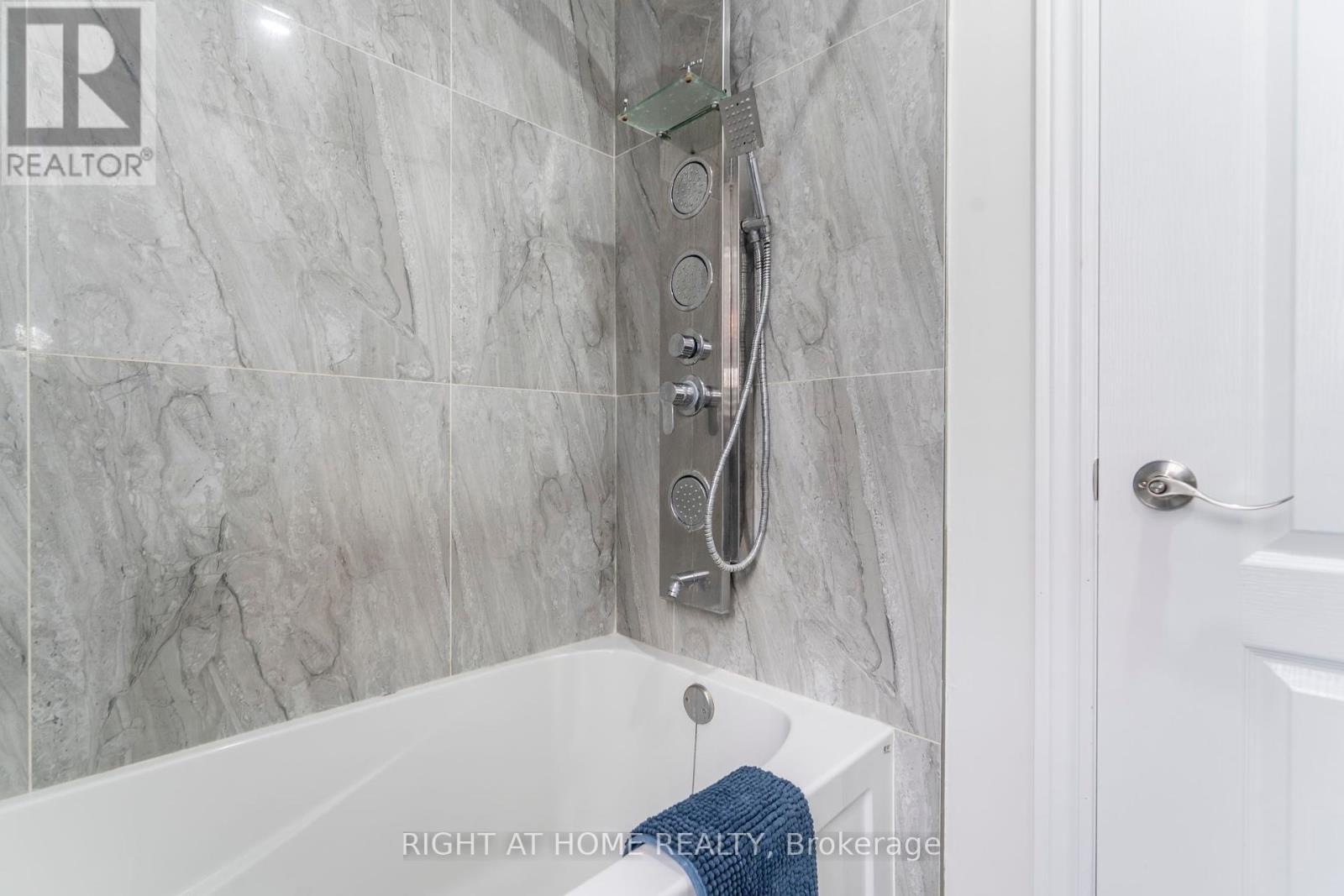 












22 SASCO WAY

,
Essa (Angus),




Ontario
L3W0C8

