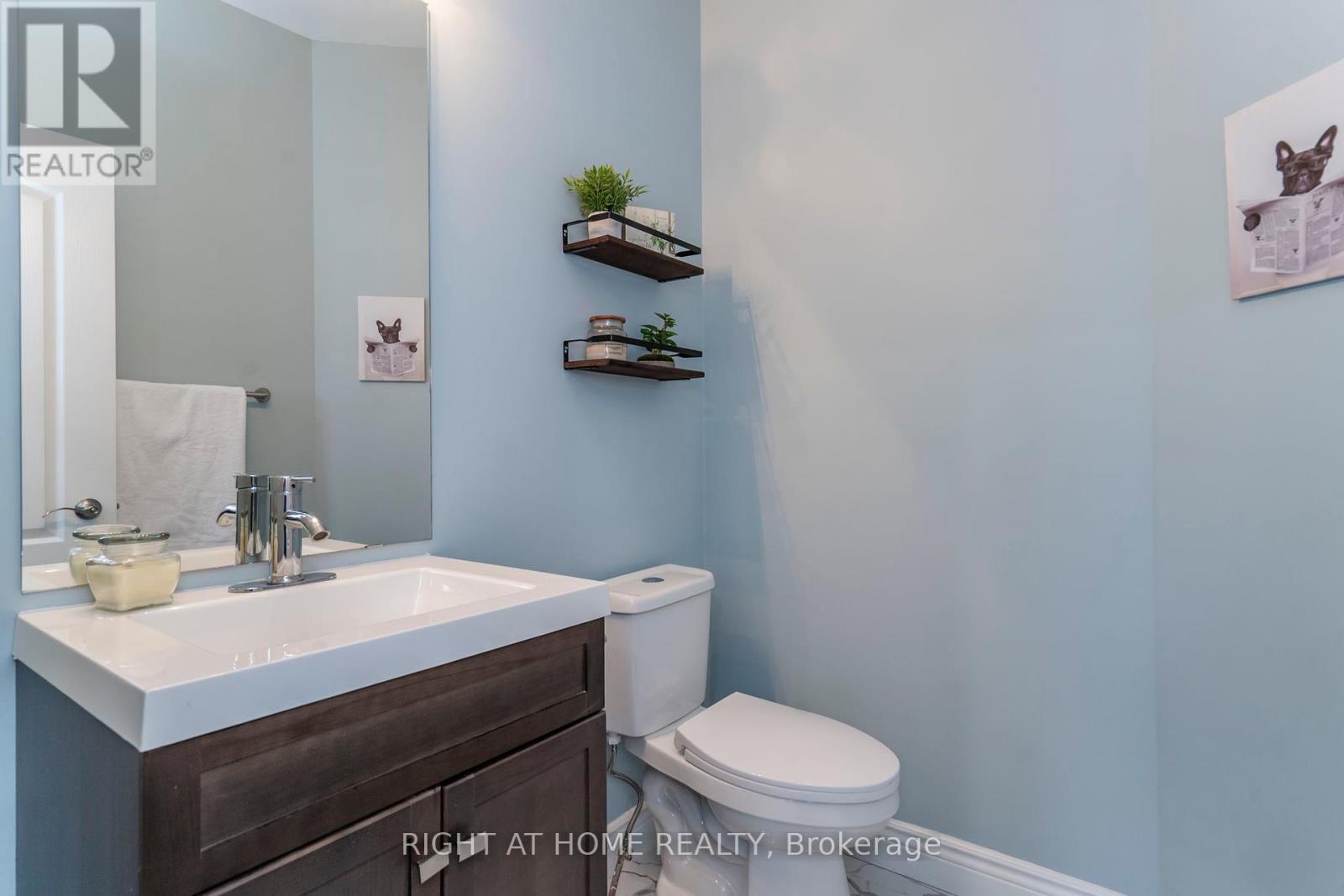 












22 SASCO WAY

,
Essa (Angus),




Ontario
L3W0C8


