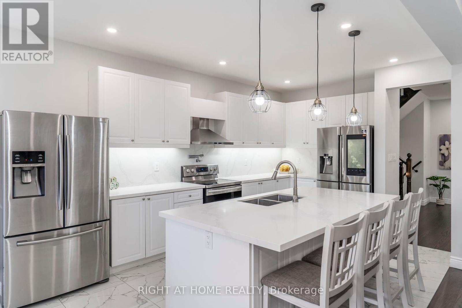 












22 SASCO WAY

,
Essa (Angus),




Ontario
L3W0C8

