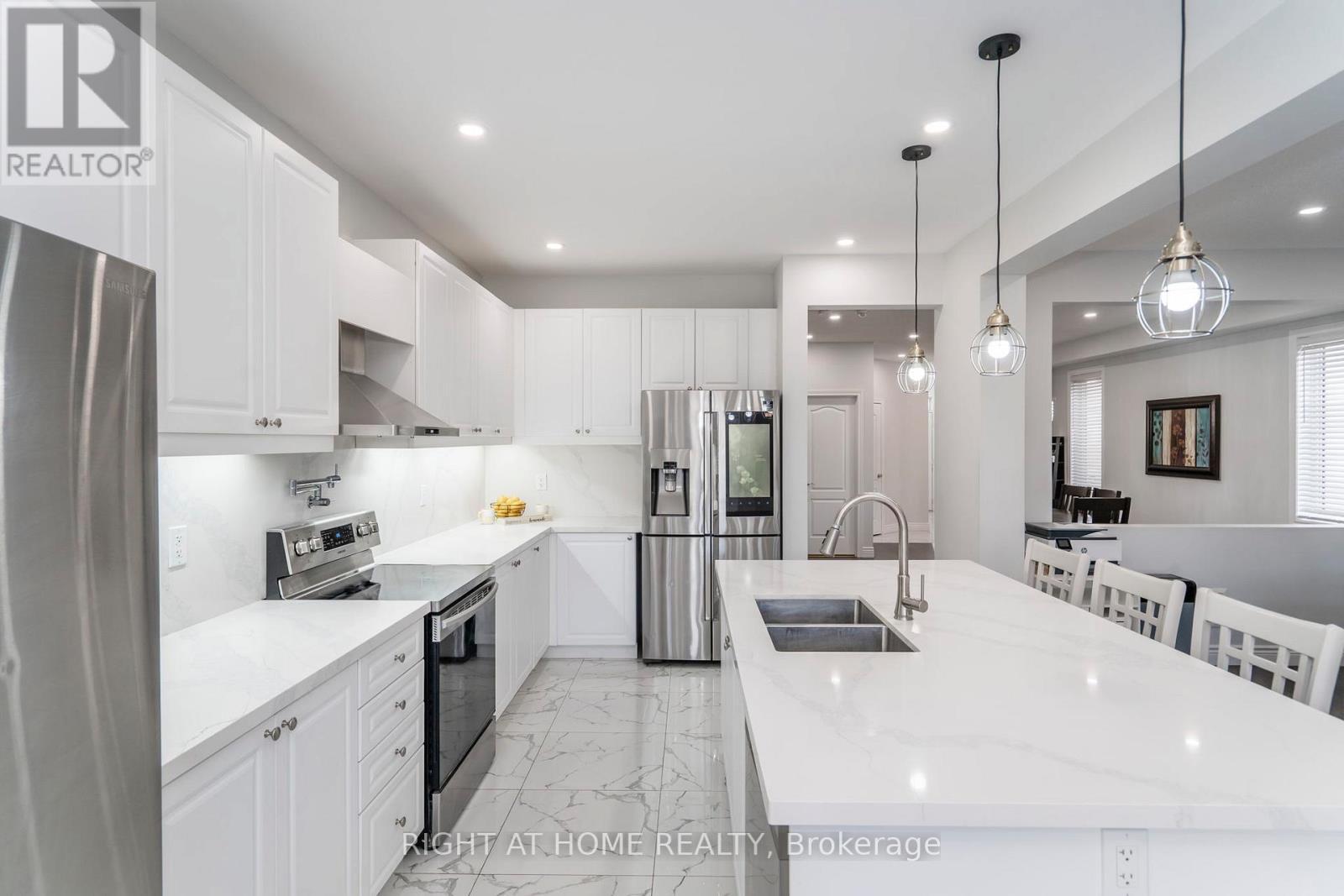 












22 SASCO WAY

,
Essa (Angus),




Ontario
L3W0C8

