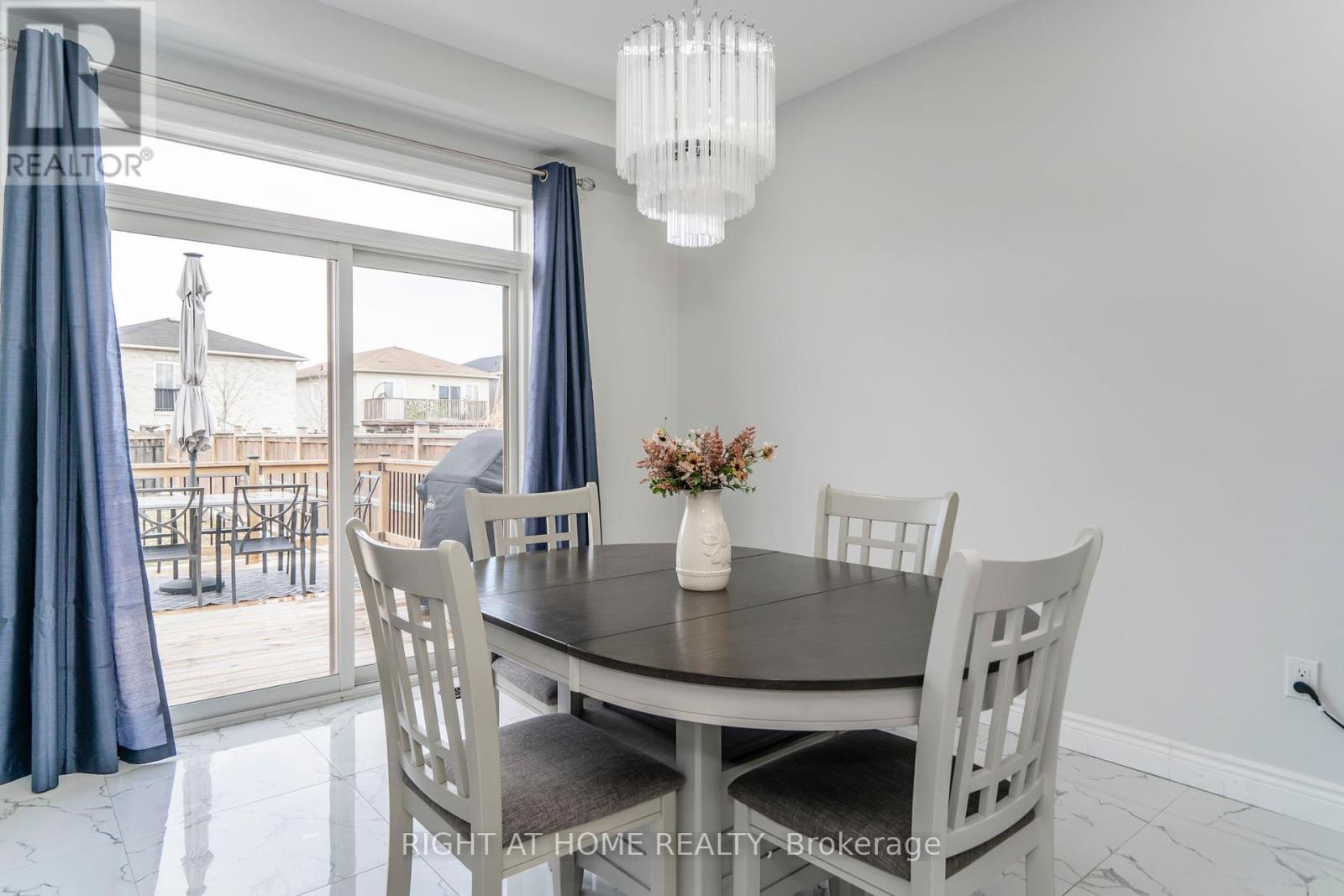 












22 SASCO WAY

,
Essa (Angus),




Ontario
L3W0C8

