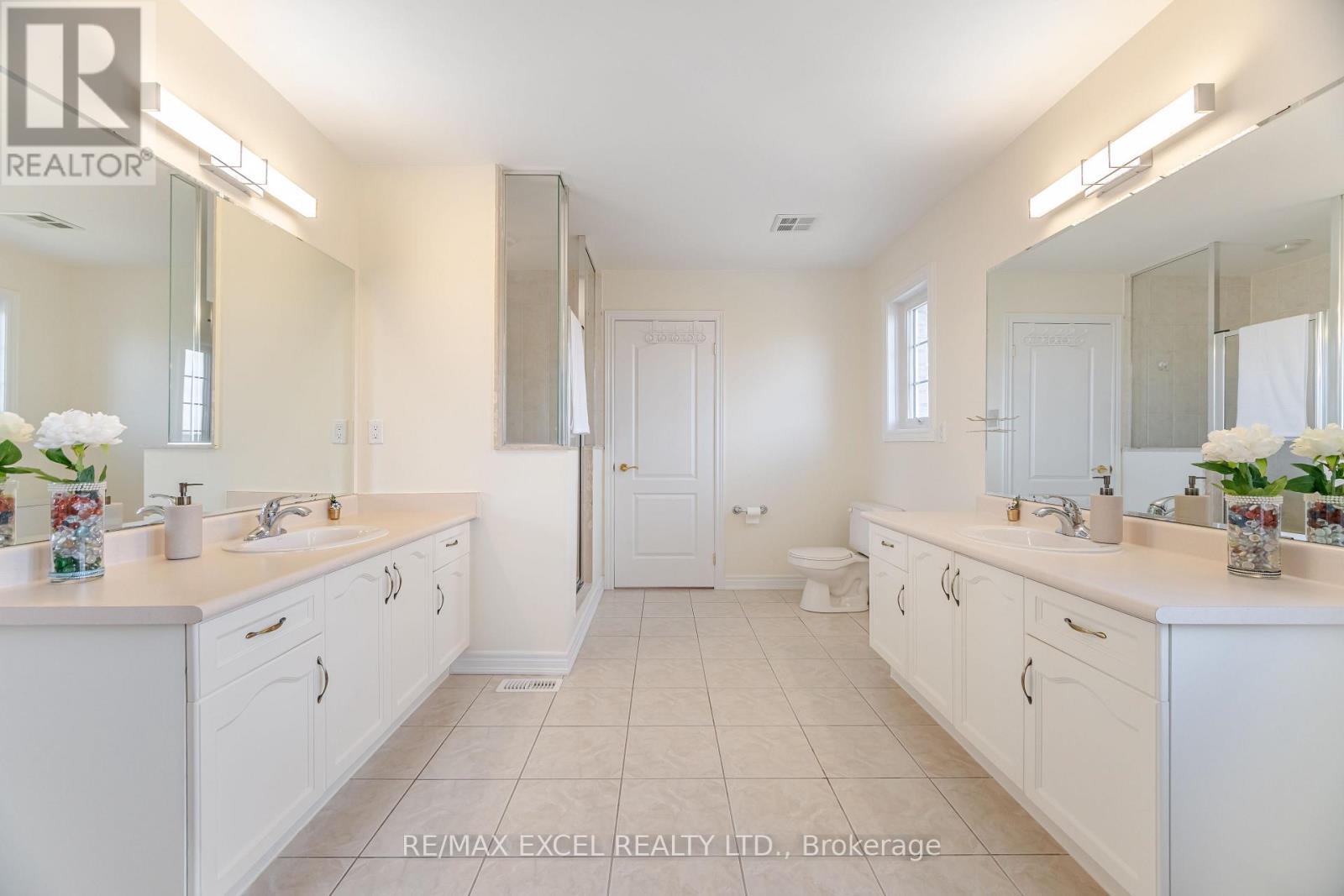 












29 BRASS DRIVE N

,
Richmond Hill (Jefferson),




Ontario
L4E4T3

