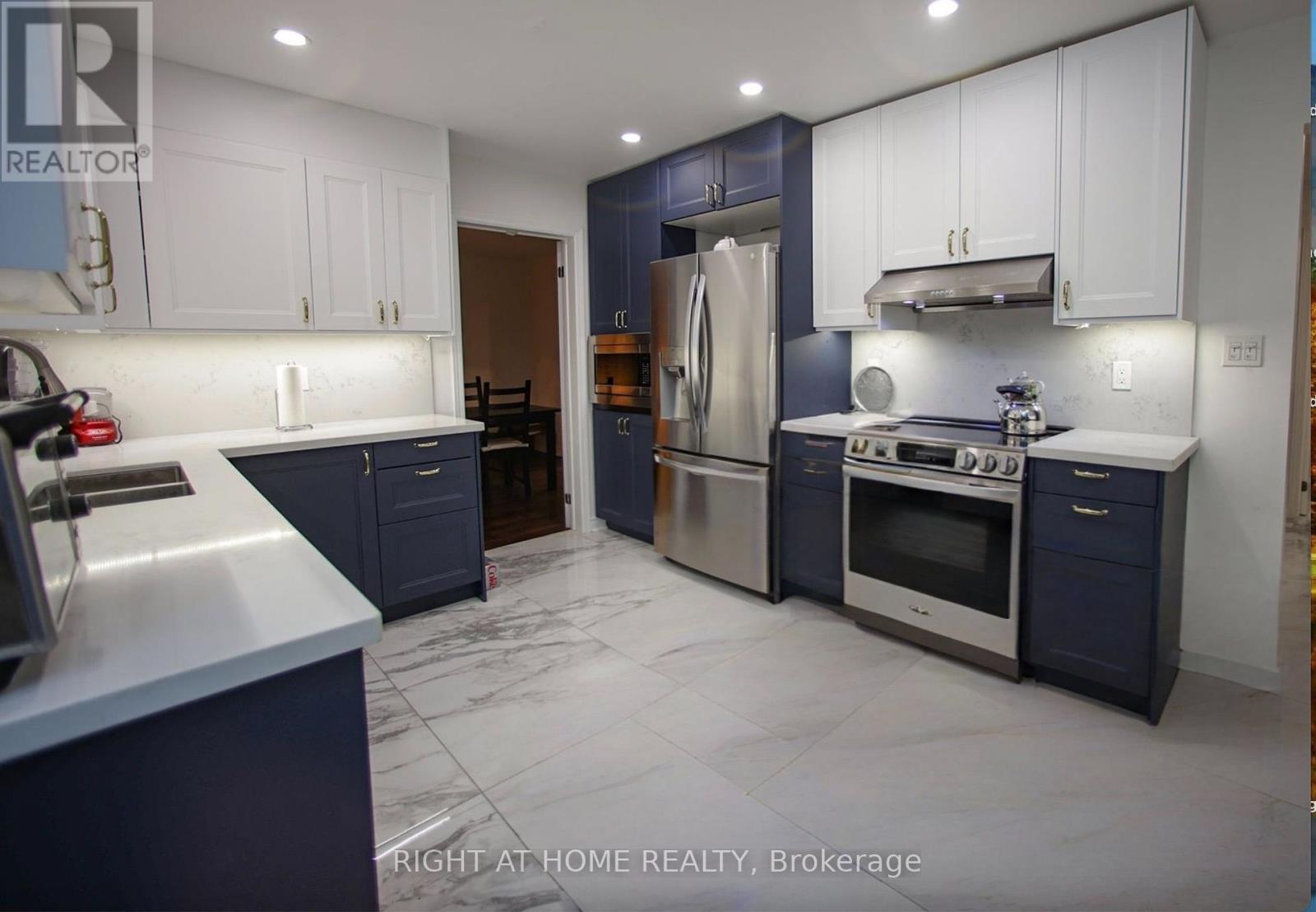 












42 WILLIAM STREET

,
East Gwillimbury (Sharon),




Ontario
L0G1V0

