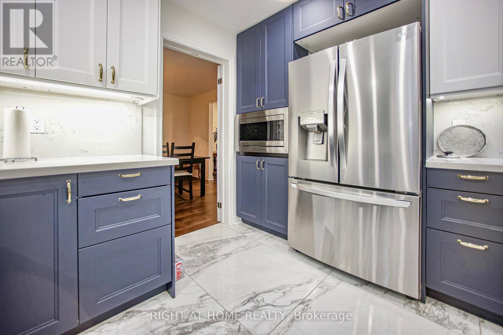 












42 WILLIAM STREET

,
East Gwillimbury (Sharon),




Ontario
L0G1V0

