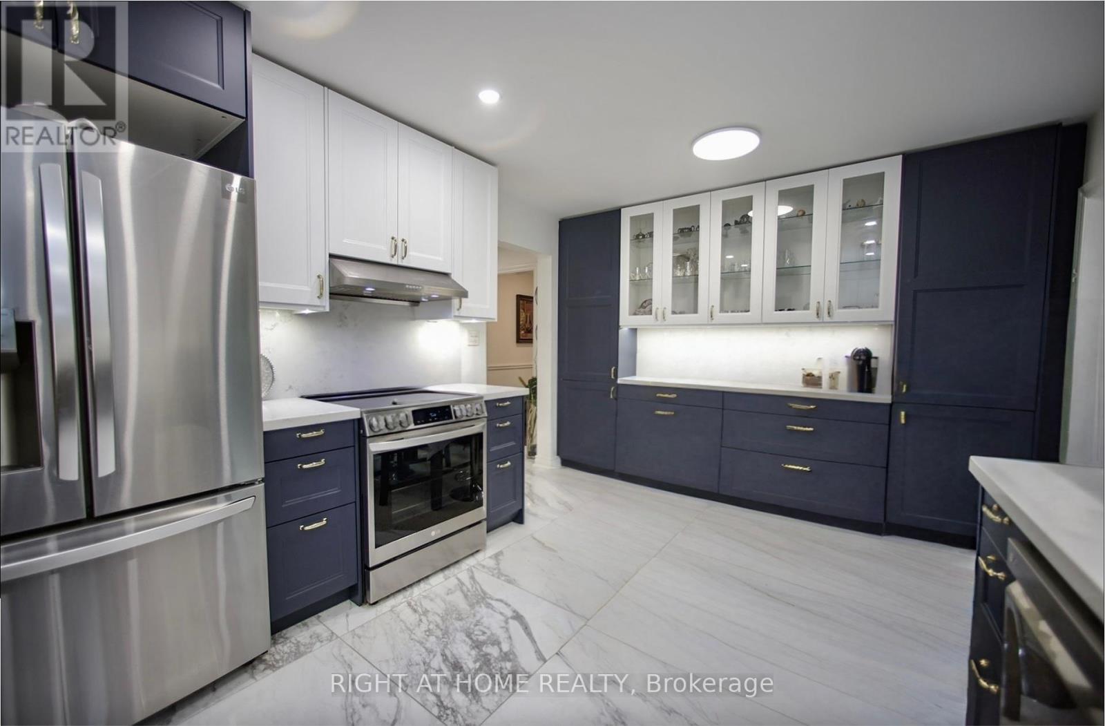 












42 WILLIAM STREET

,
East Gwillimbury (Sharon),




Ontario
L0G1V0

